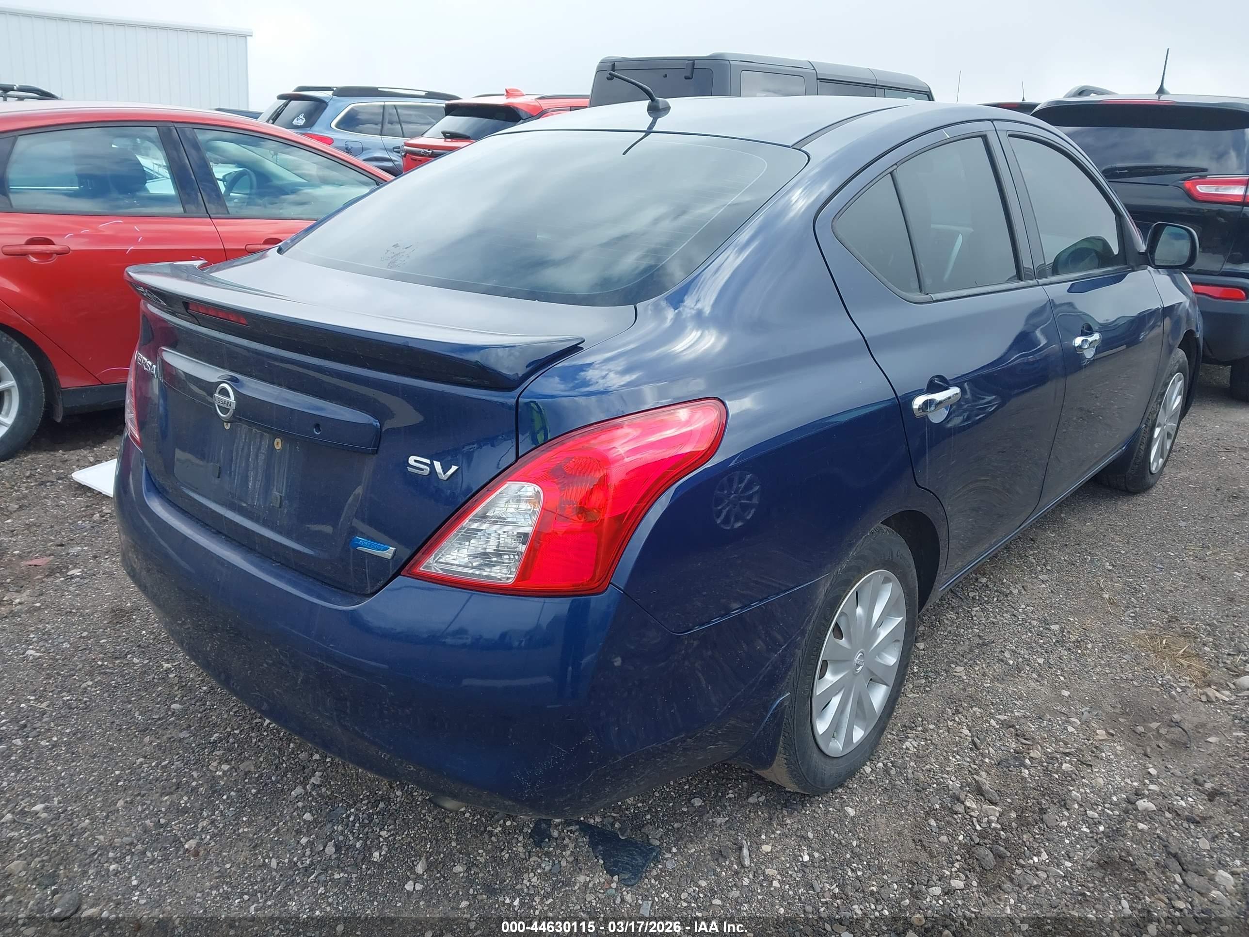 NISSAN VERSA image 4