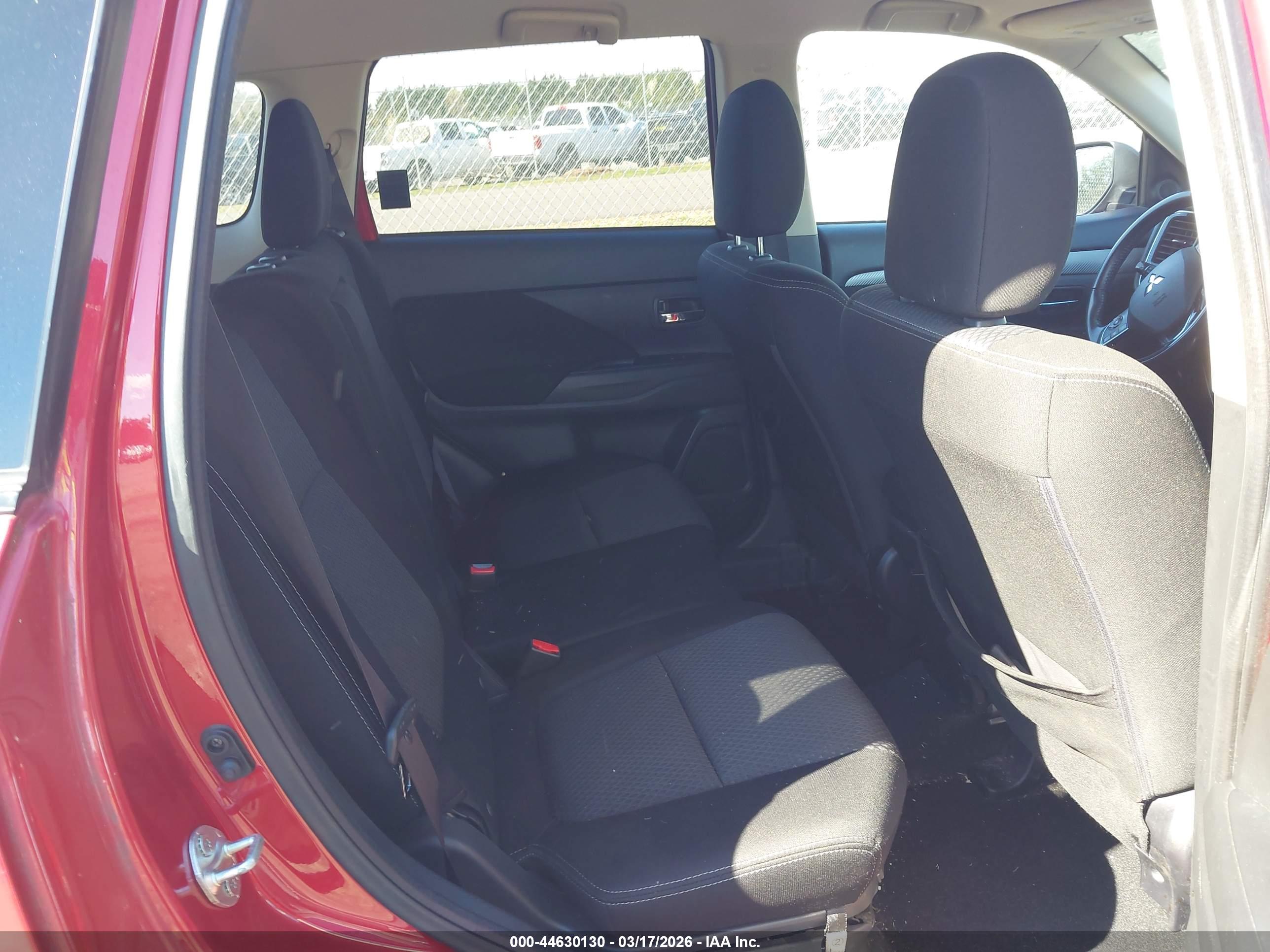 MITSUBISHI OUTLANDER image 8