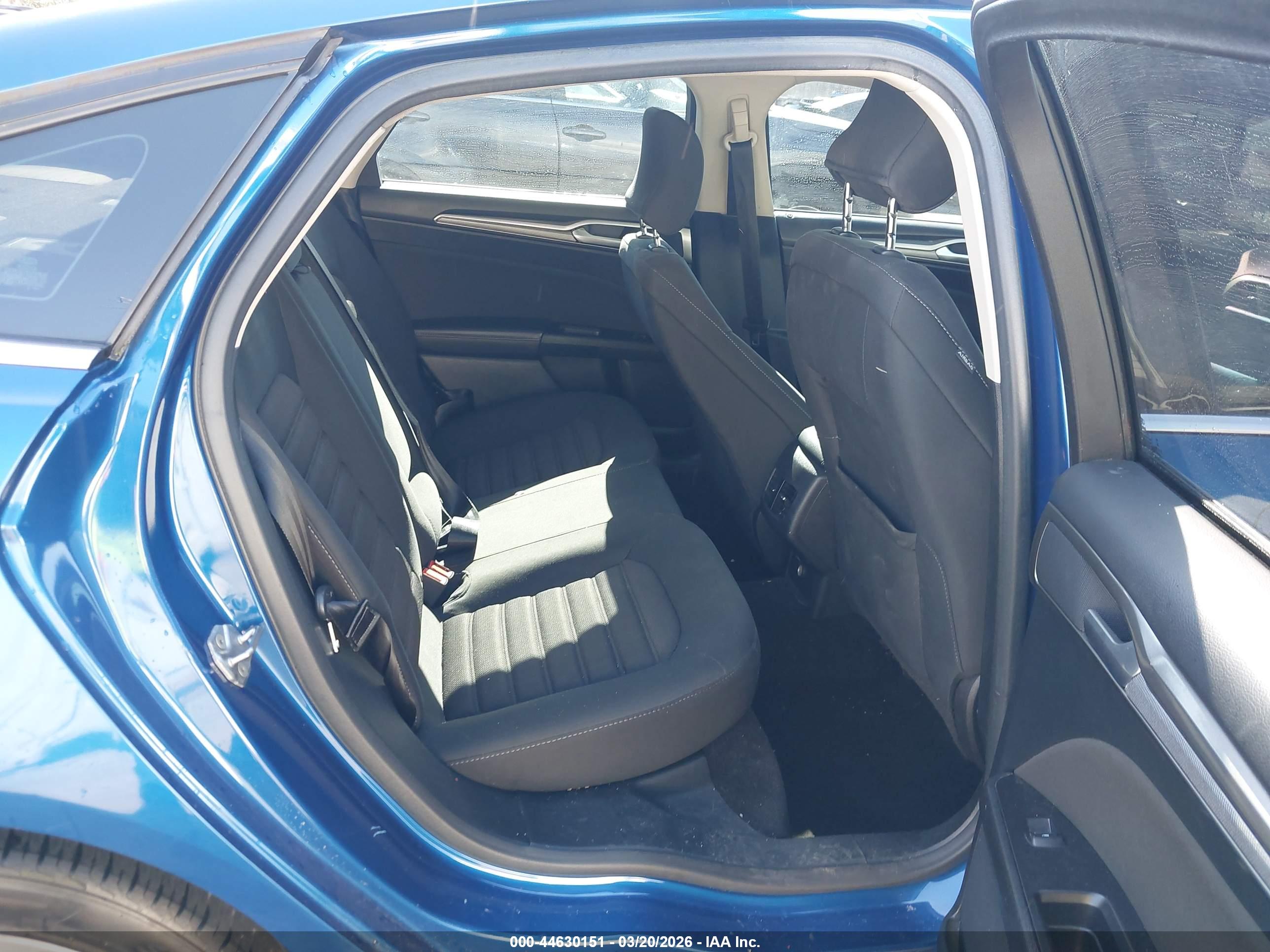 FORD FUSION image 8