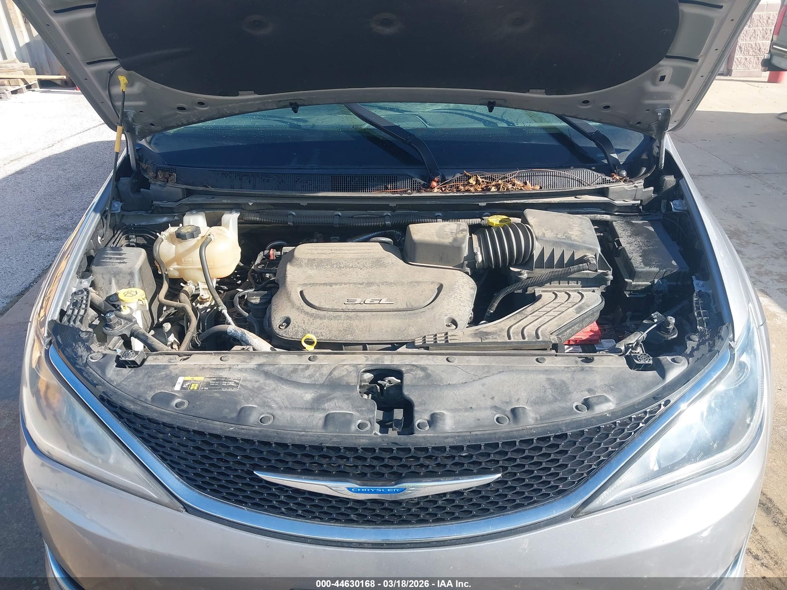 CHRYSLER PACIFICA image 10