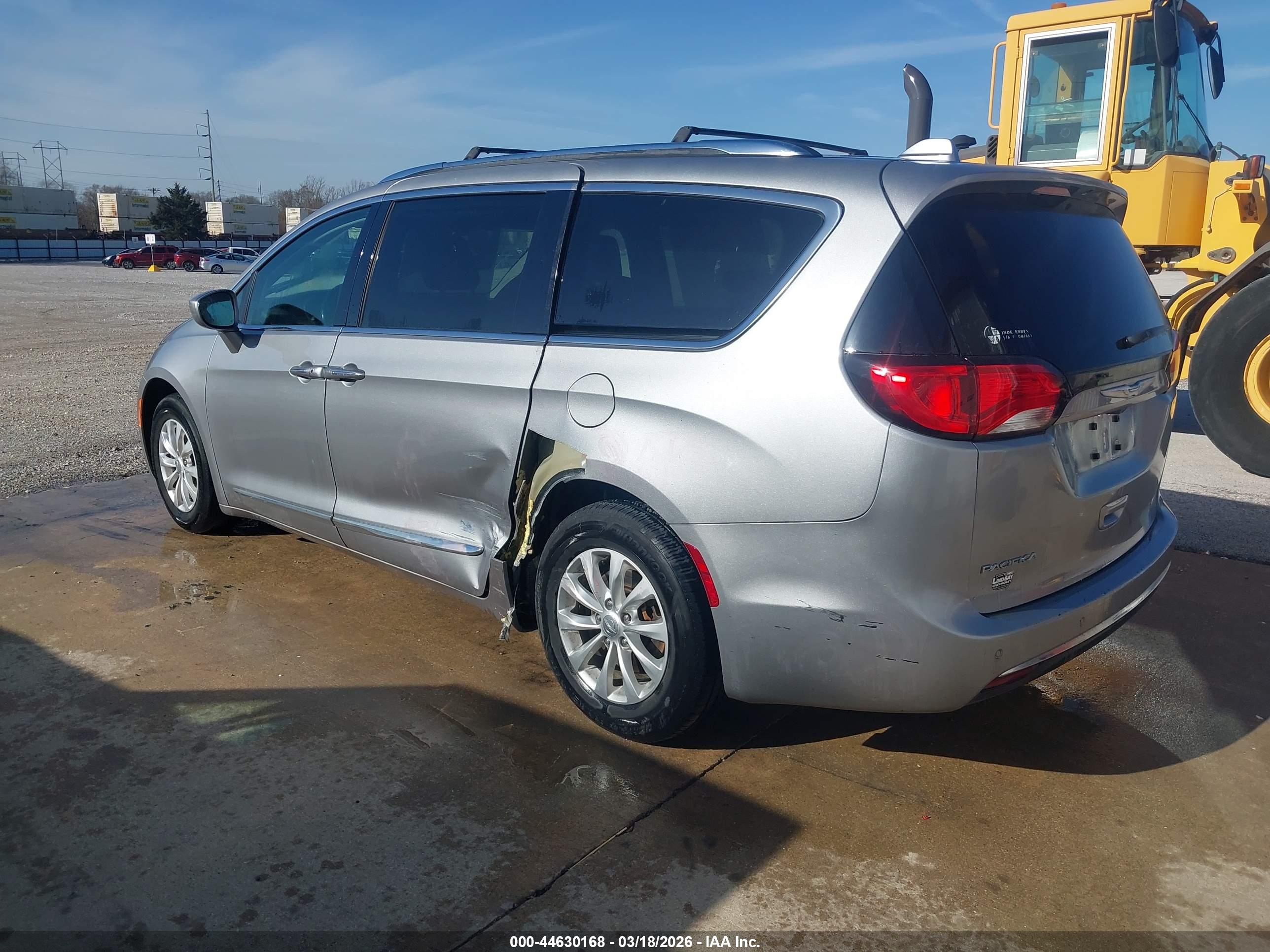 CHRYSLER PACIFICA image 3