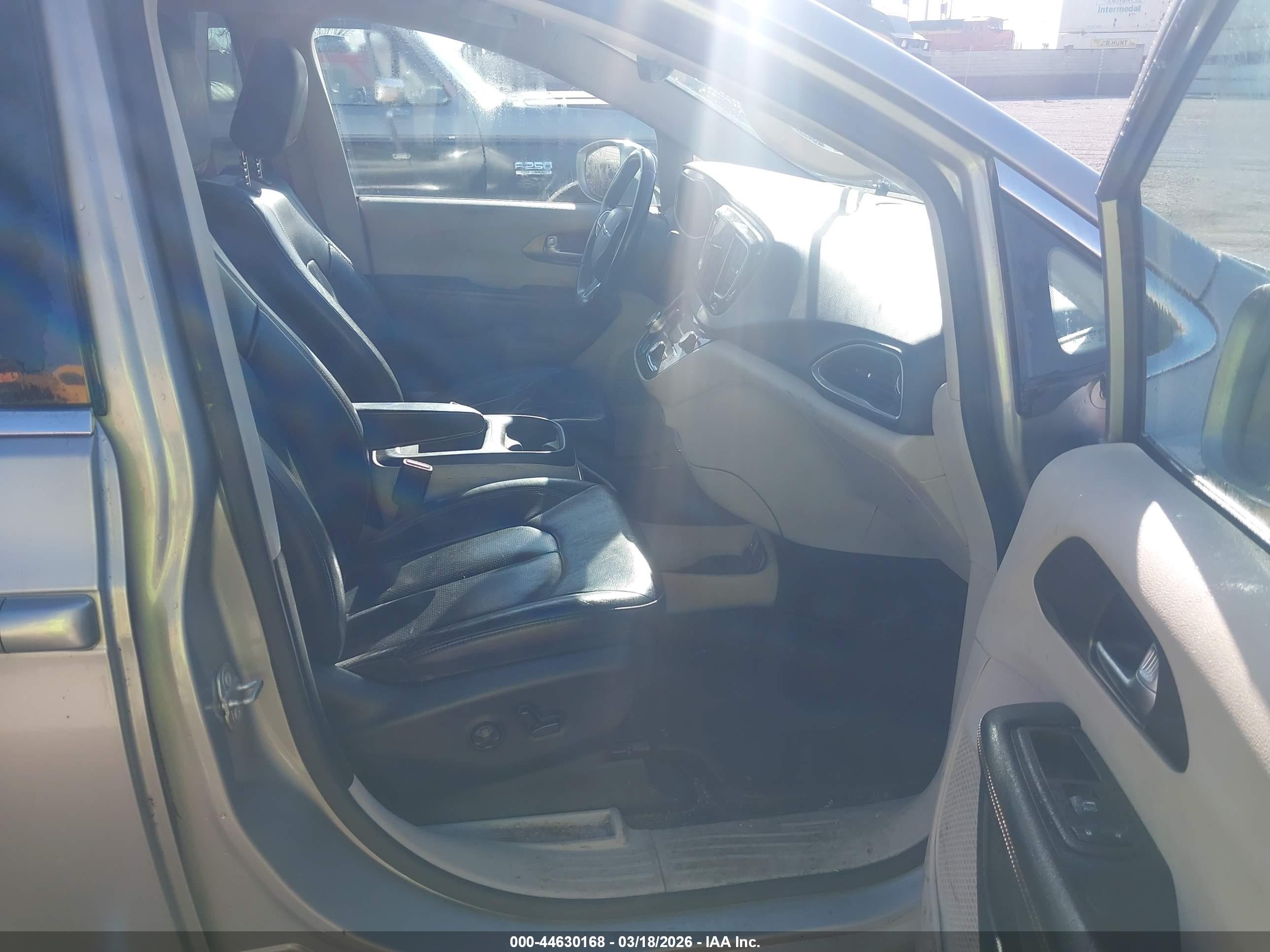 CHRYSLER PACIFICA image 5