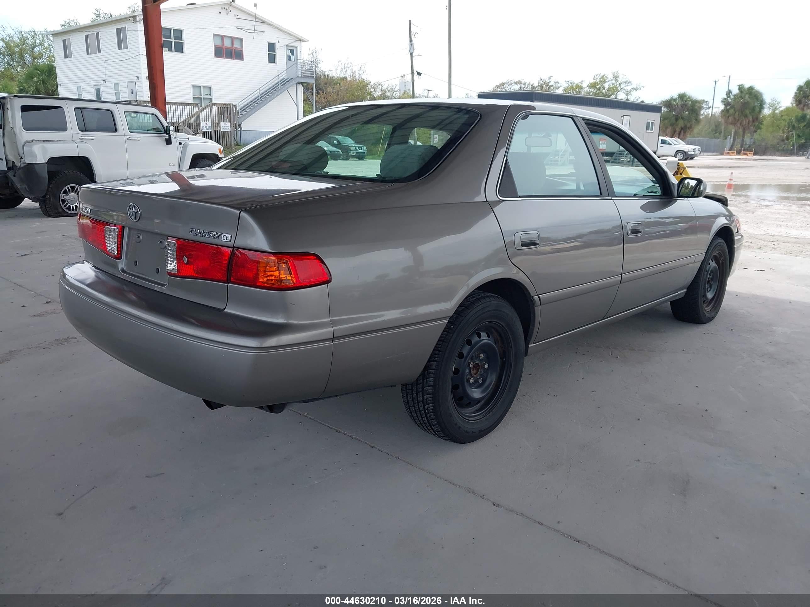 TOYOTA CAMRY image 4