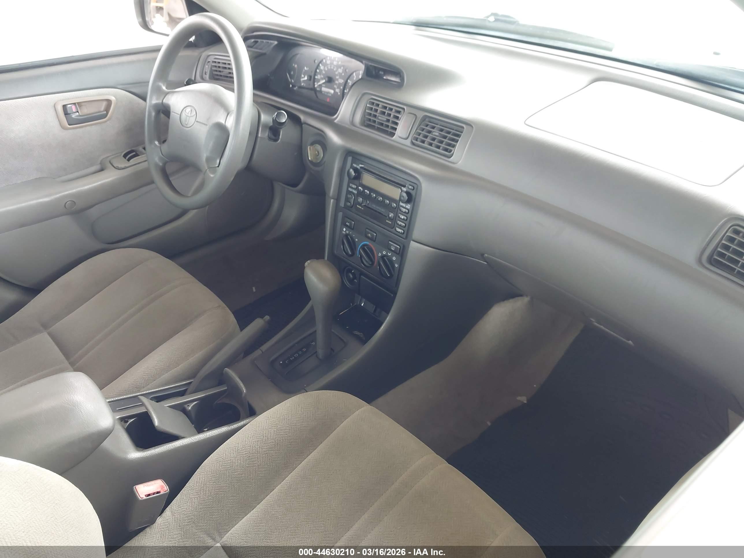 TOYOTA CAMRY image 5