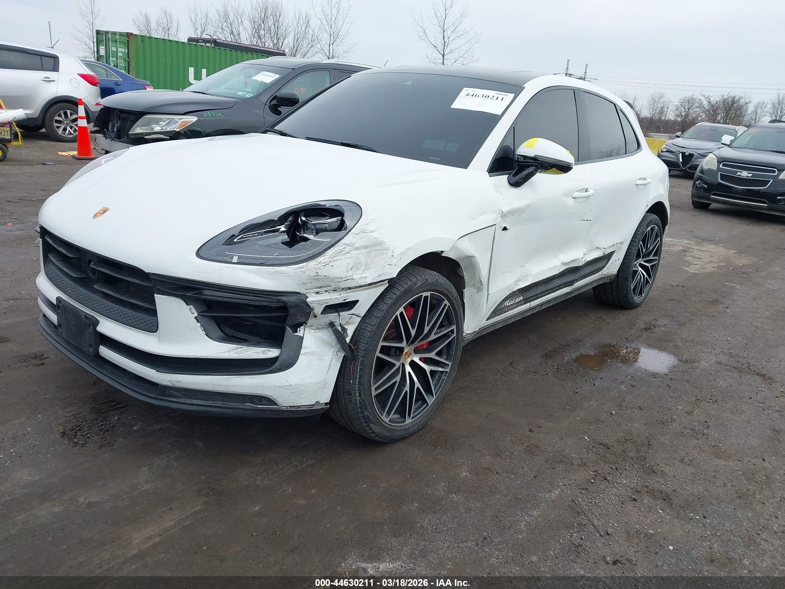 PORSCHE MACAN image 2