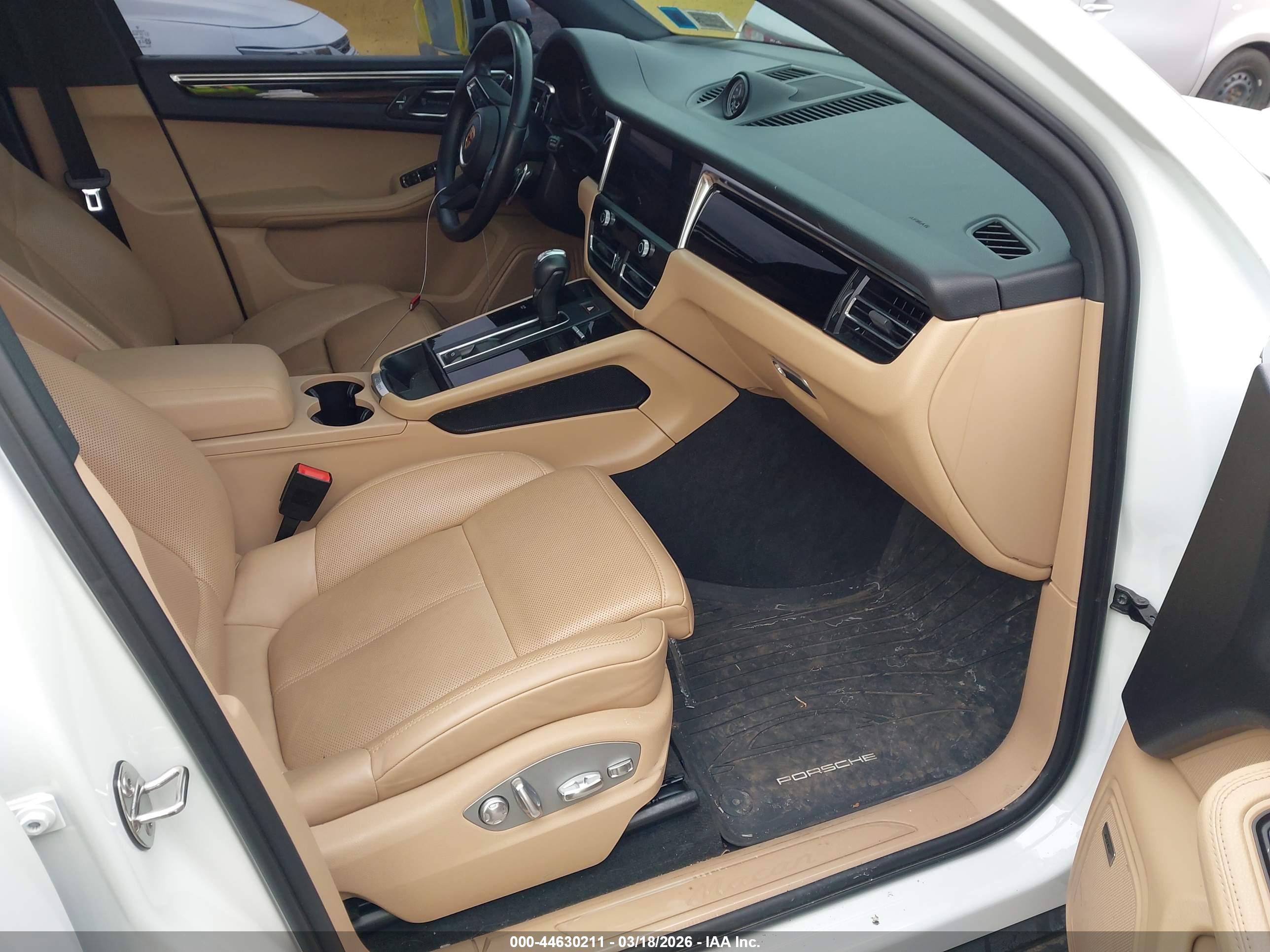PORSCHE MACAN image 5