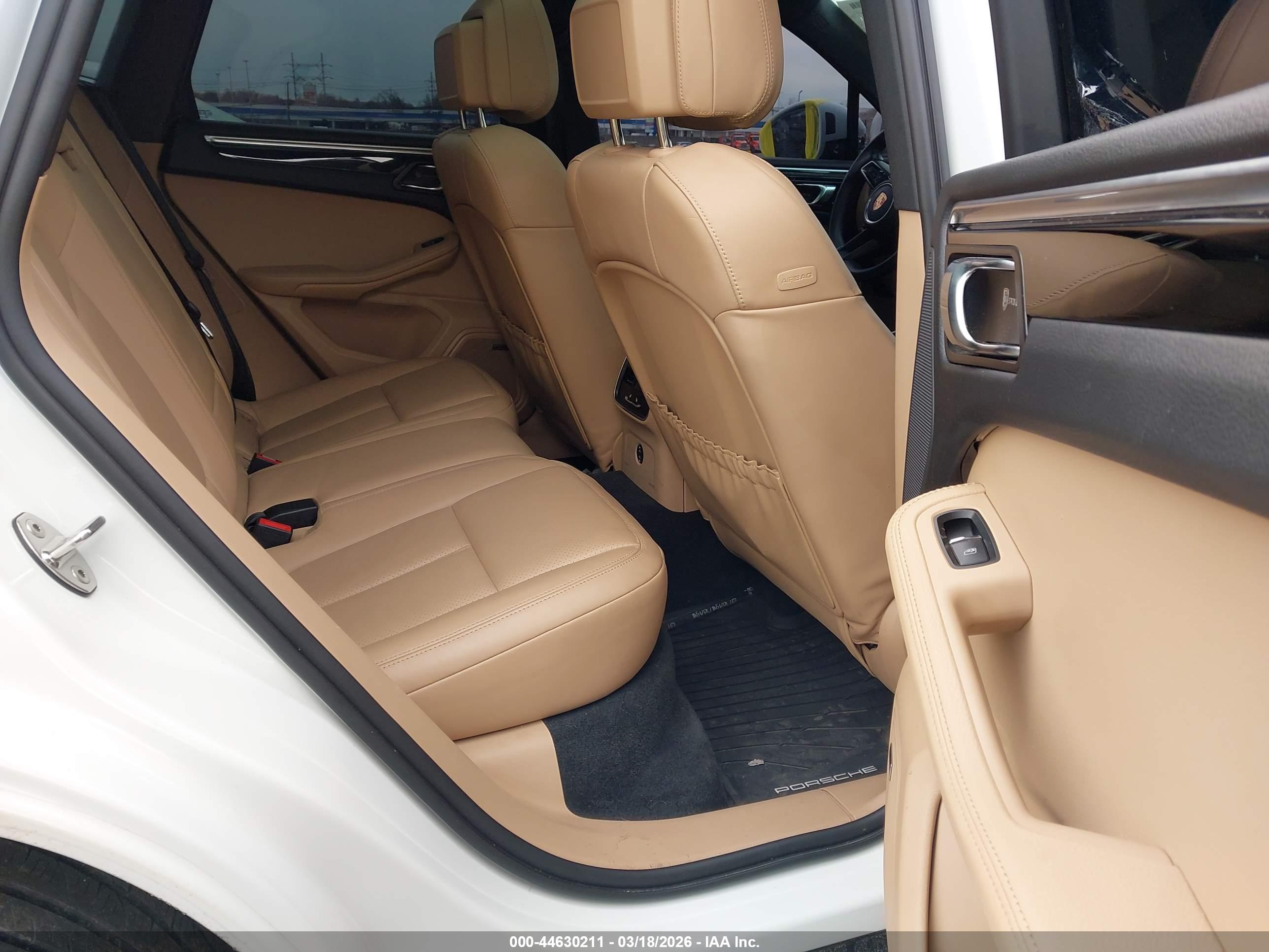 PORSCHE MACAN image 8