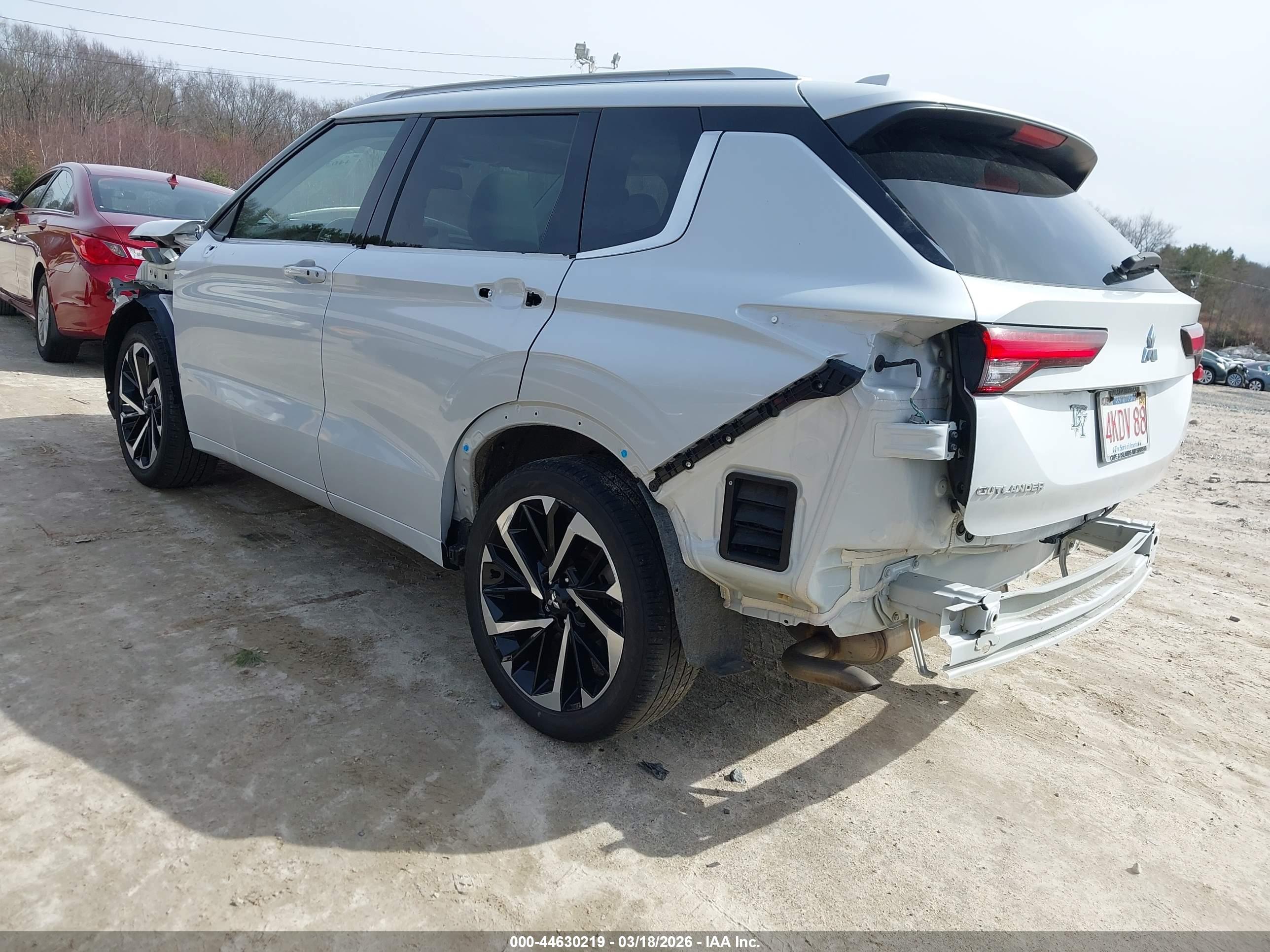 MITSUBISHI OUTLANDER image 3