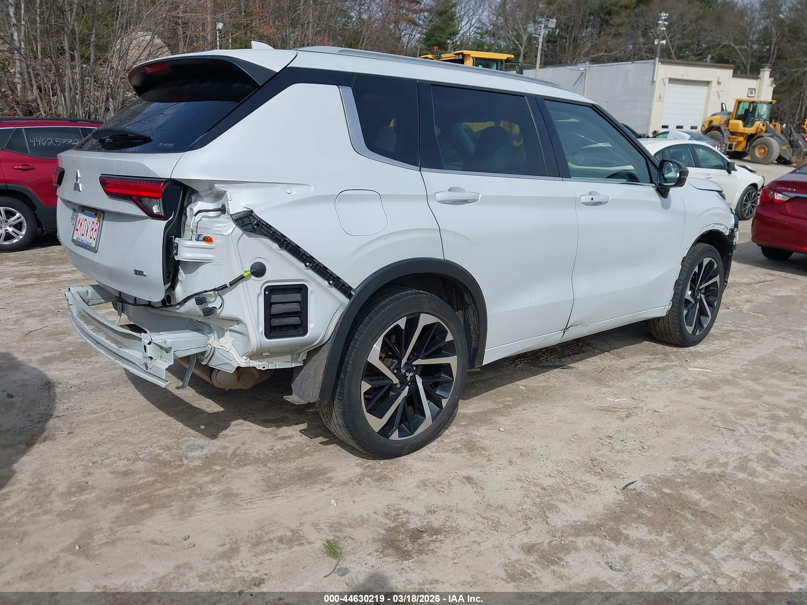 MITSUBISHI OUTLANDER image 4