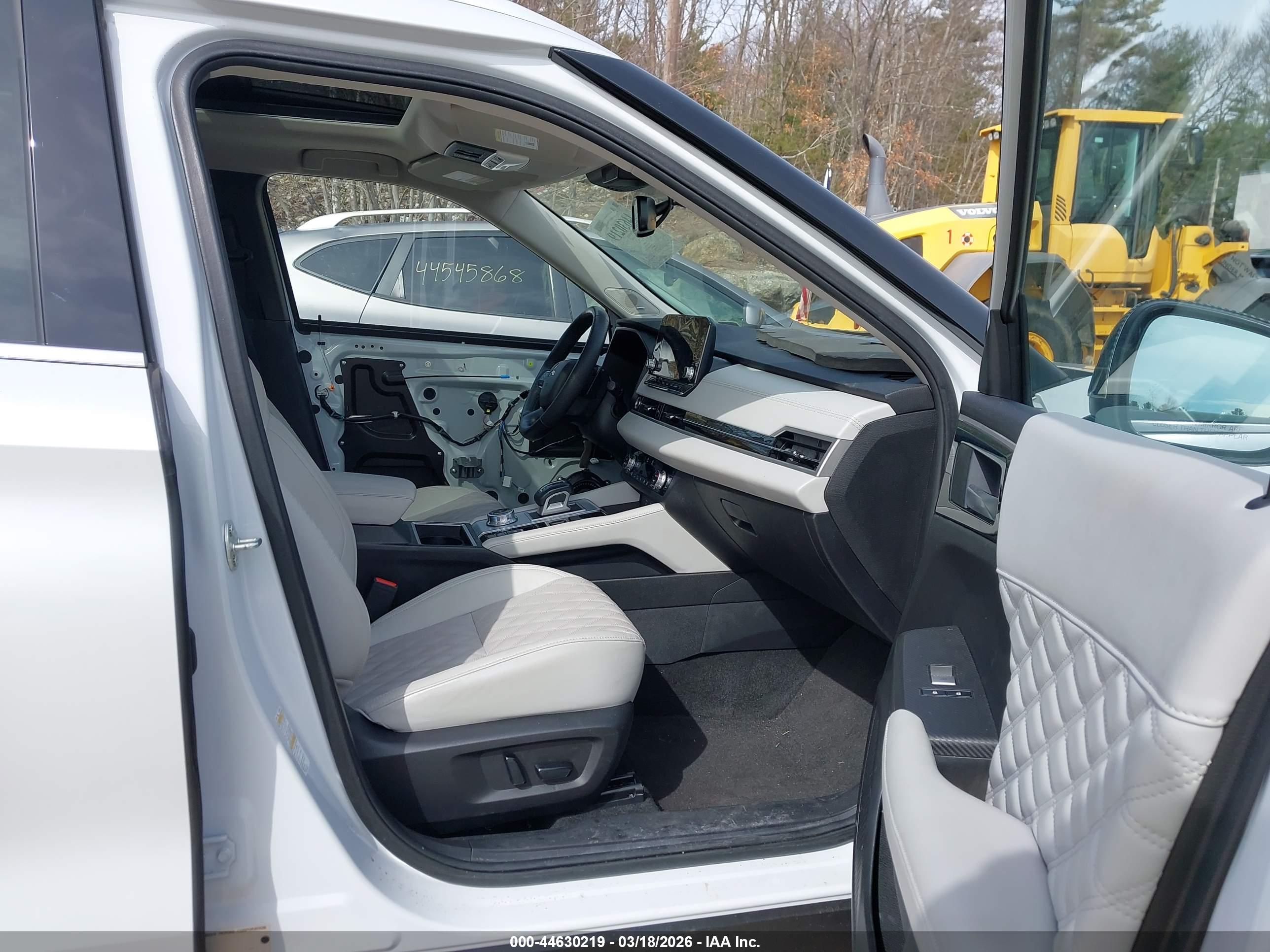 MITSUBISHI OUTLANDER image 5