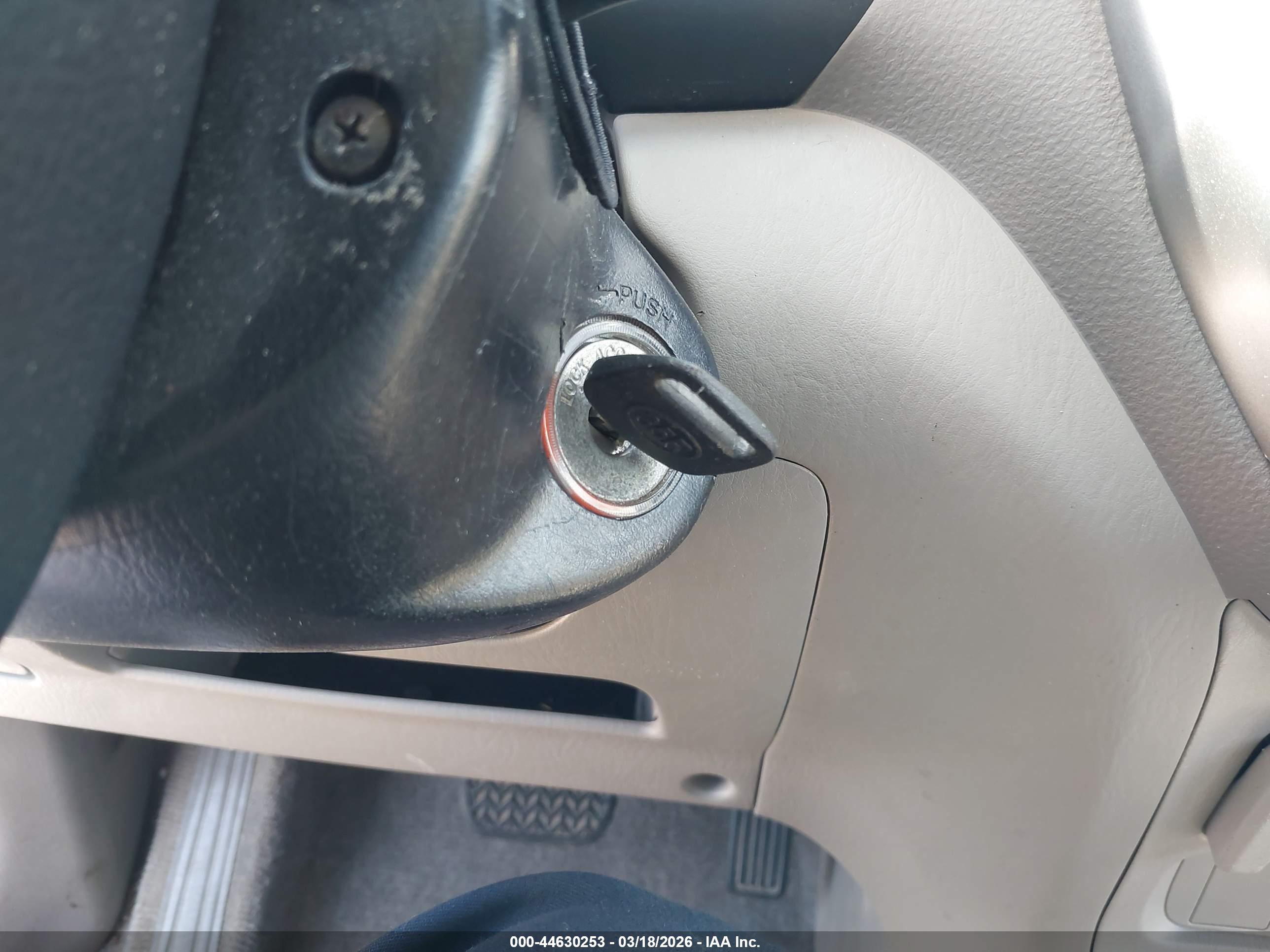 TOYOTA RAV4 image 11