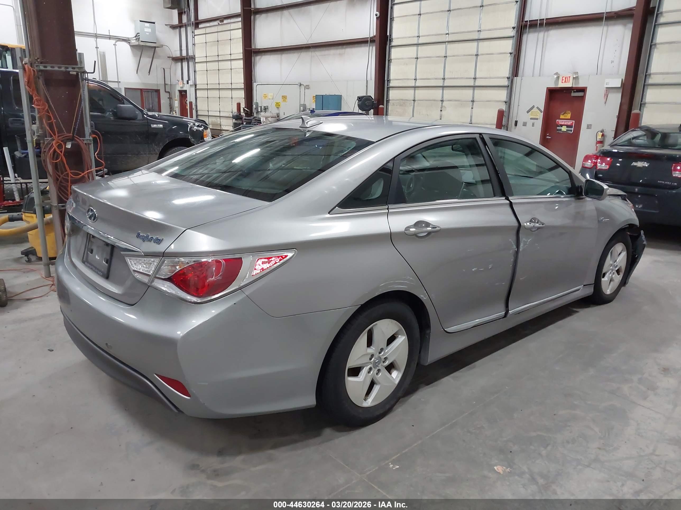 HYUNDAI SONATA image 4