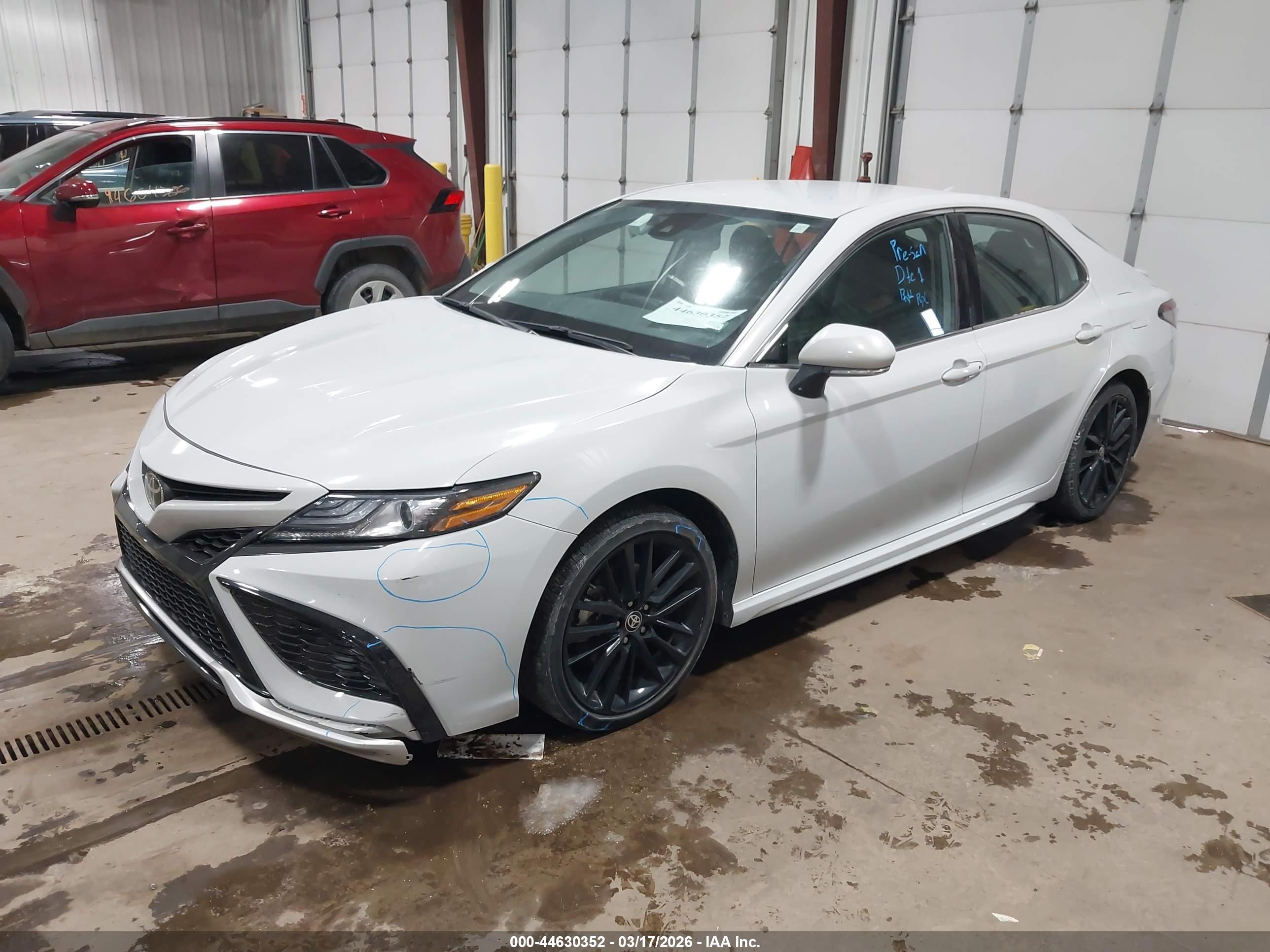 TOYOTA CAMRY image 2