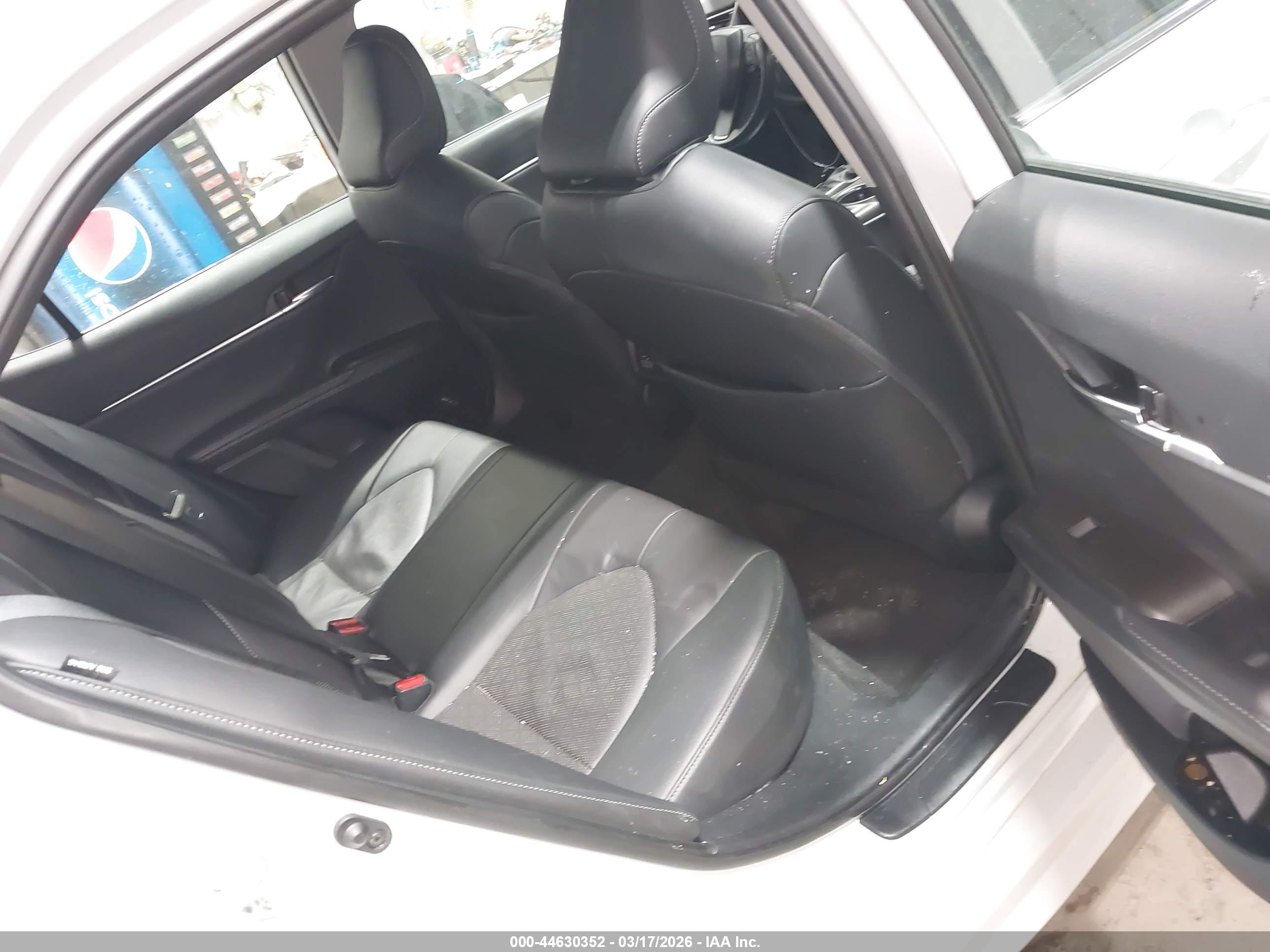 TOYOTA CAMRY image 8