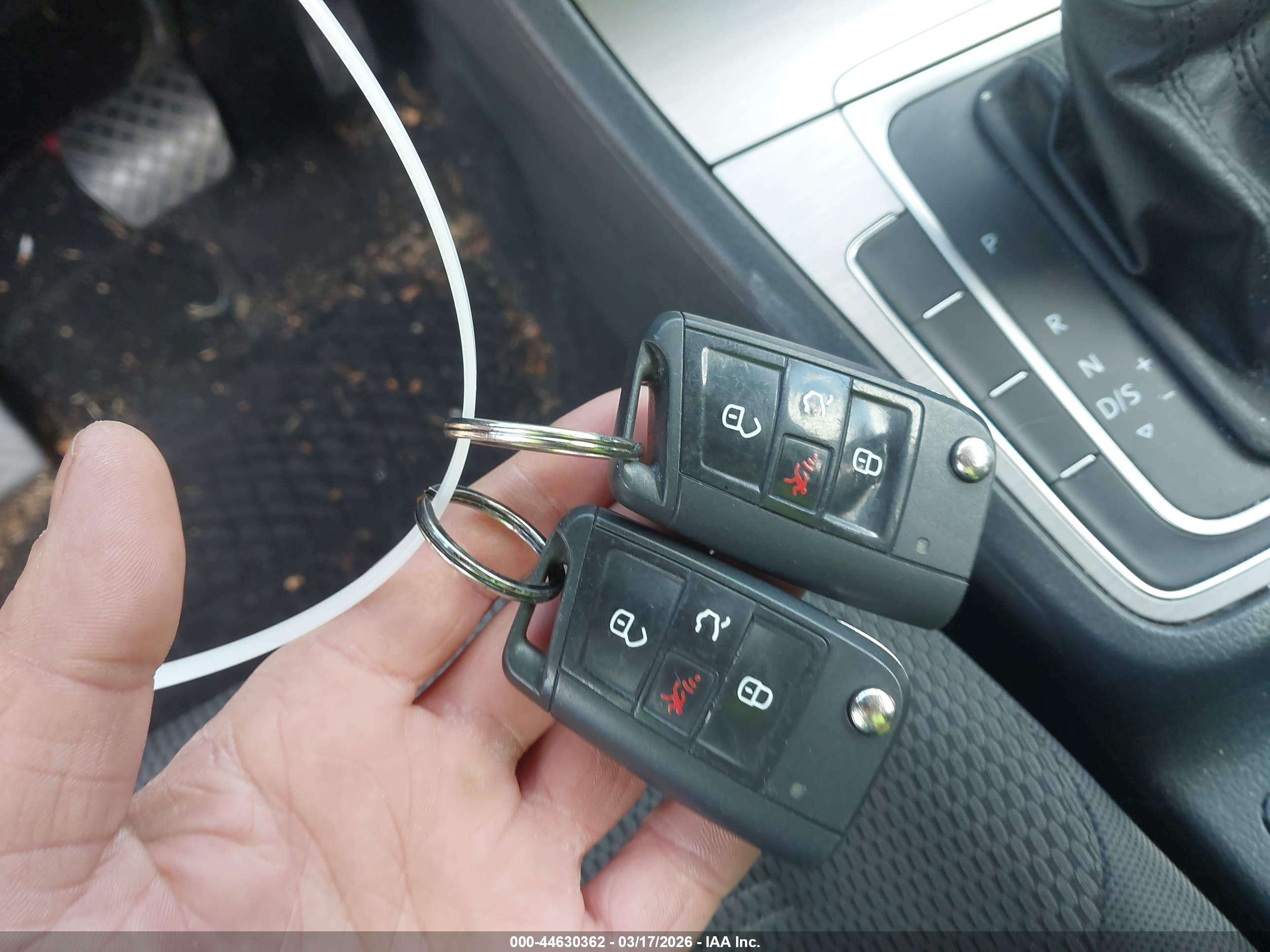 VOLKSWAGEN GOLF image 11