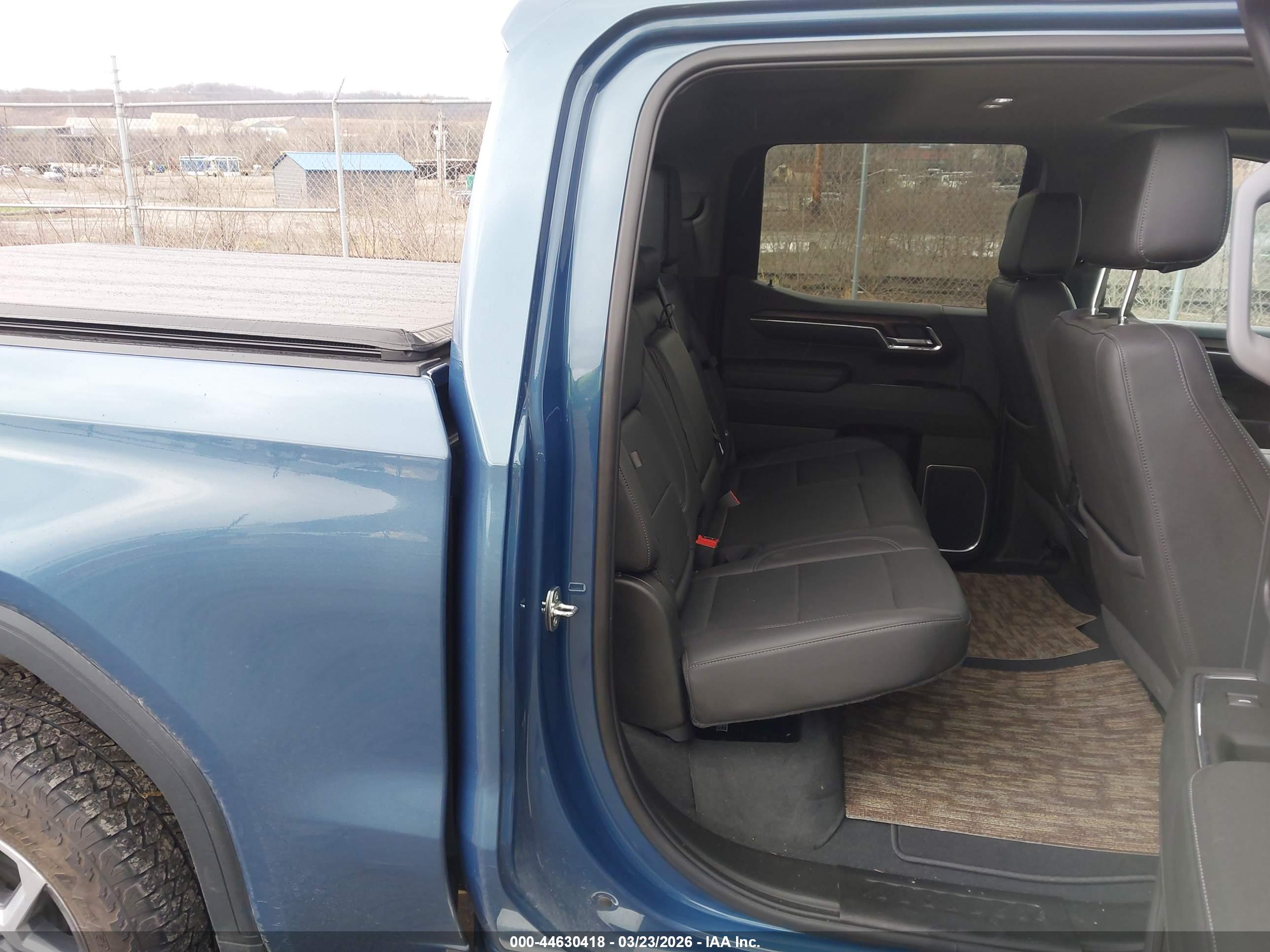 GMC SIERRA image 8