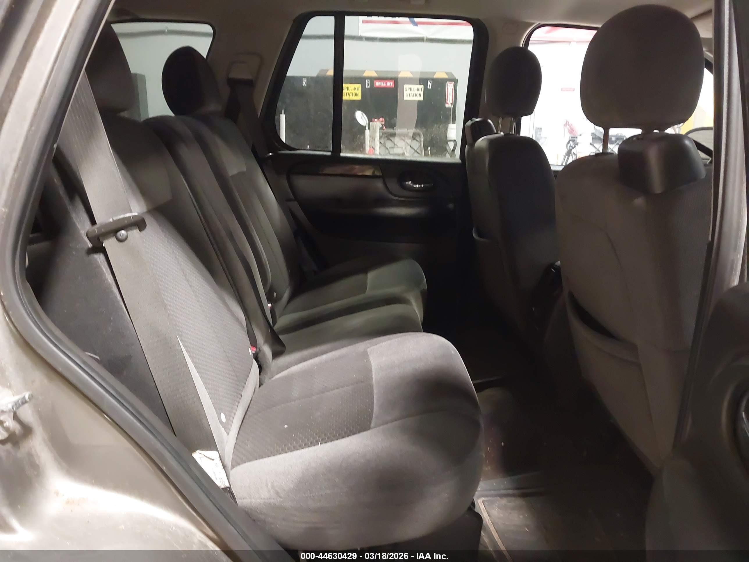 GMC ENVOY image 8