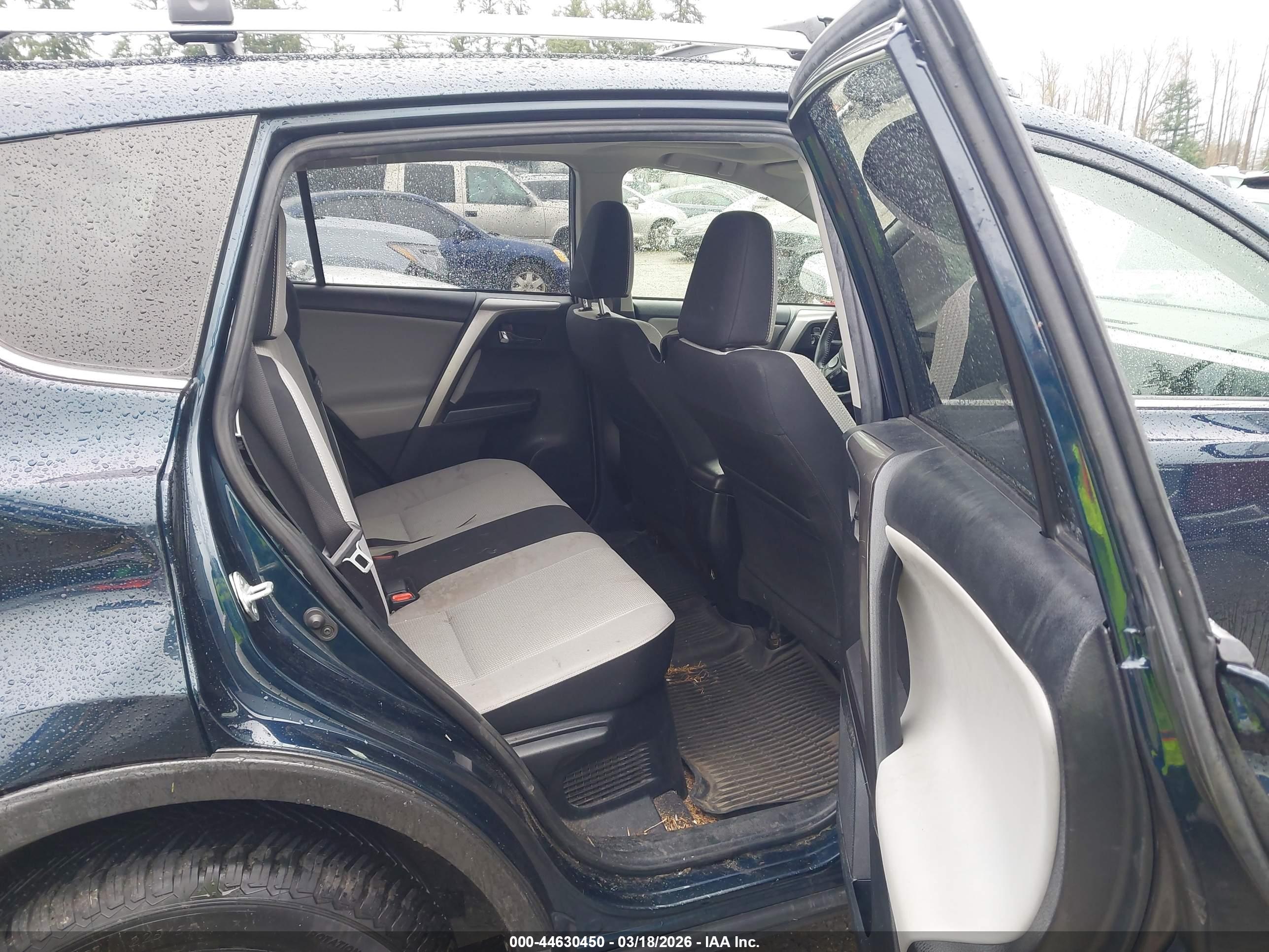 TOYOTA RAV4 image 8