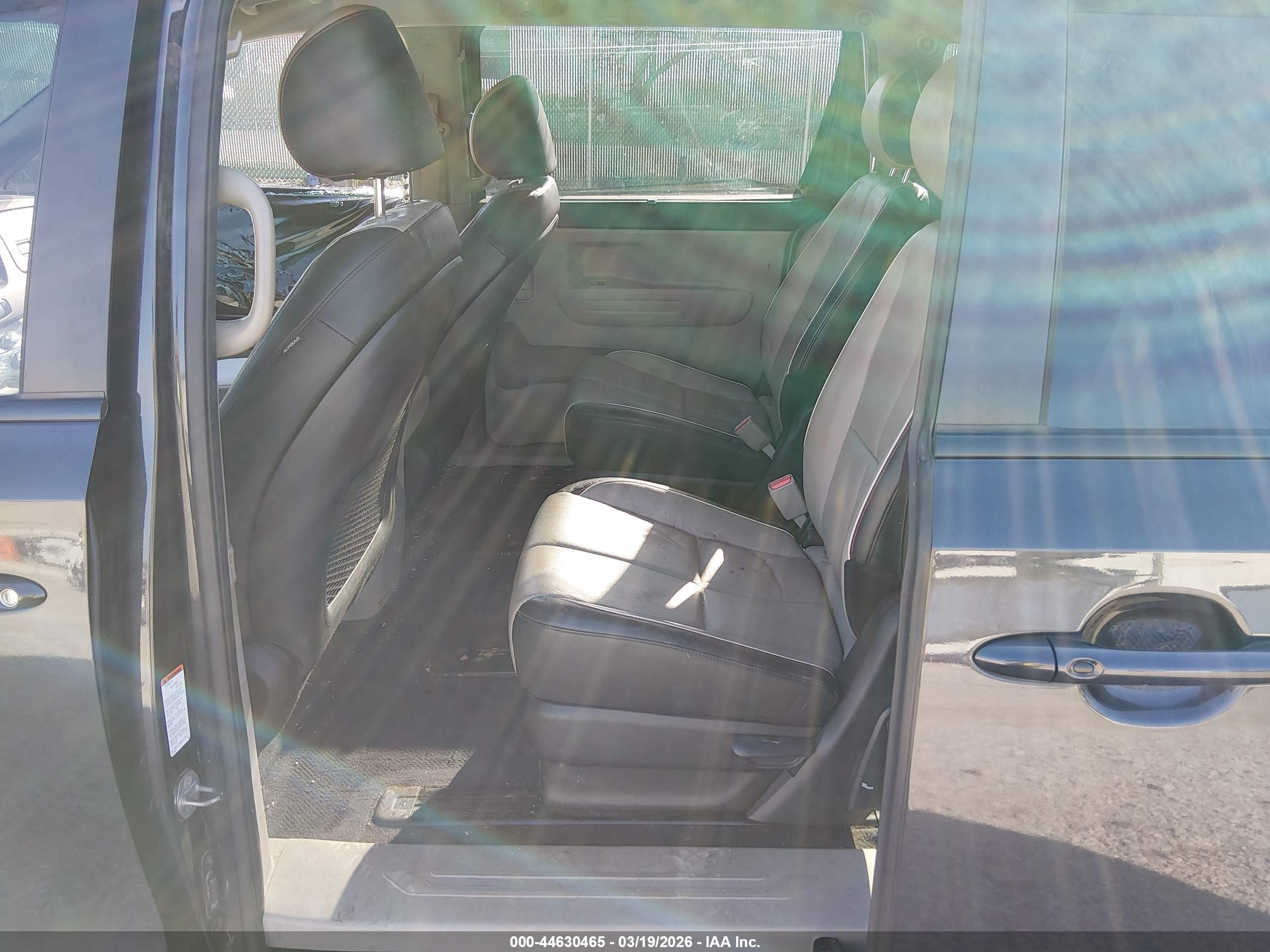 KIA SEDONA image 8