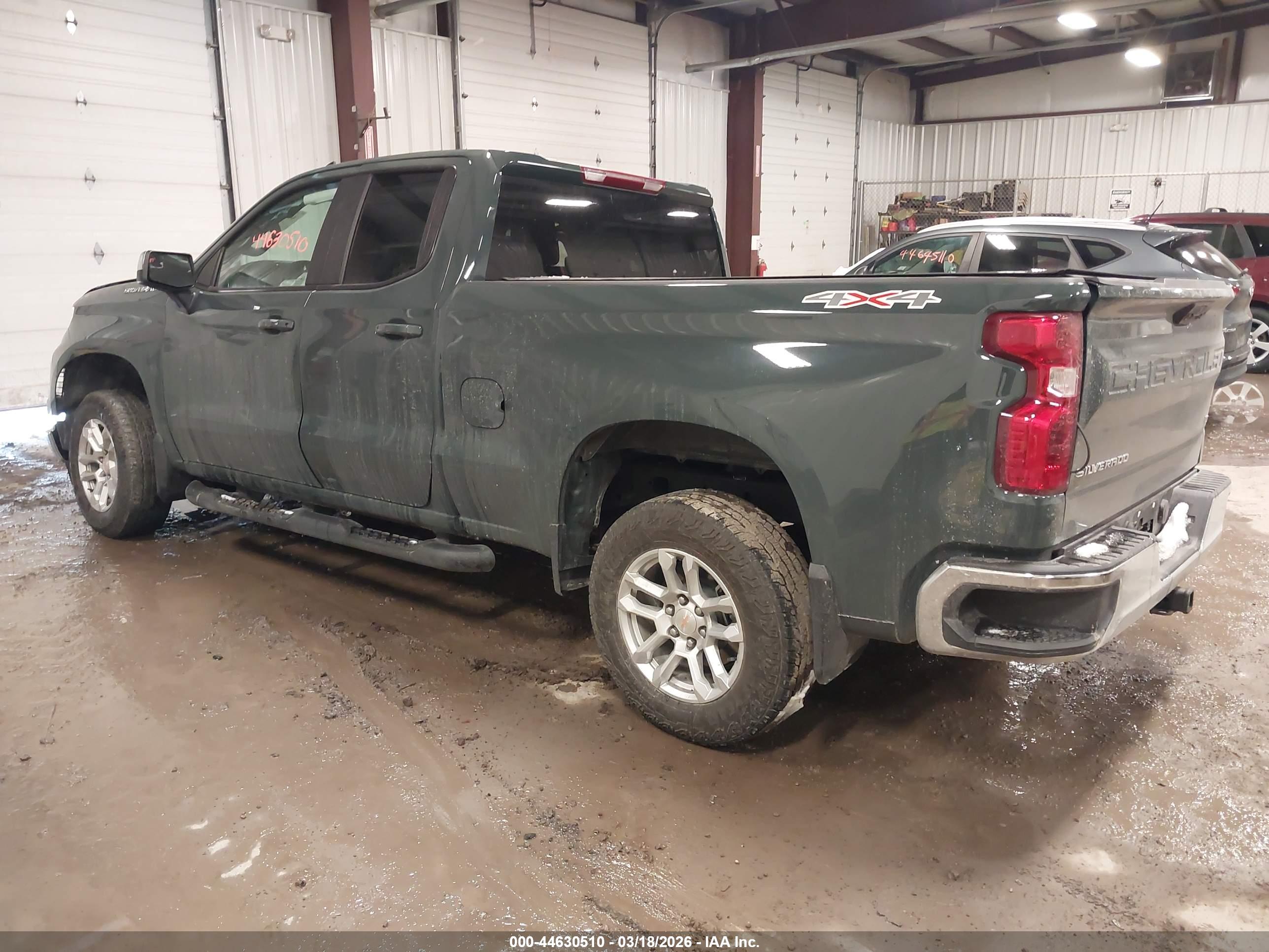 CHEVROLET SILVERADO image 3
