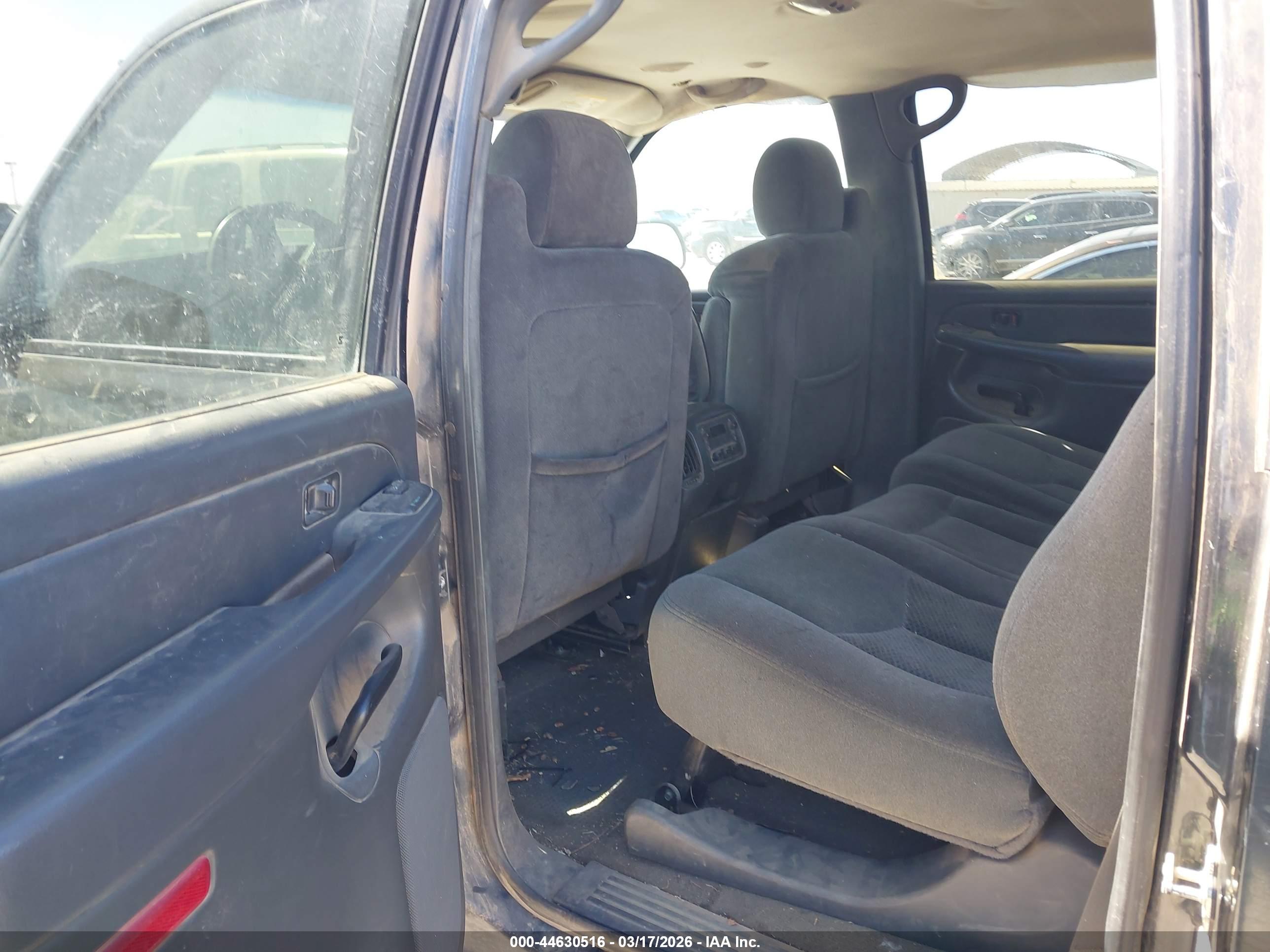 CHEVROLET SILVERADO image 8