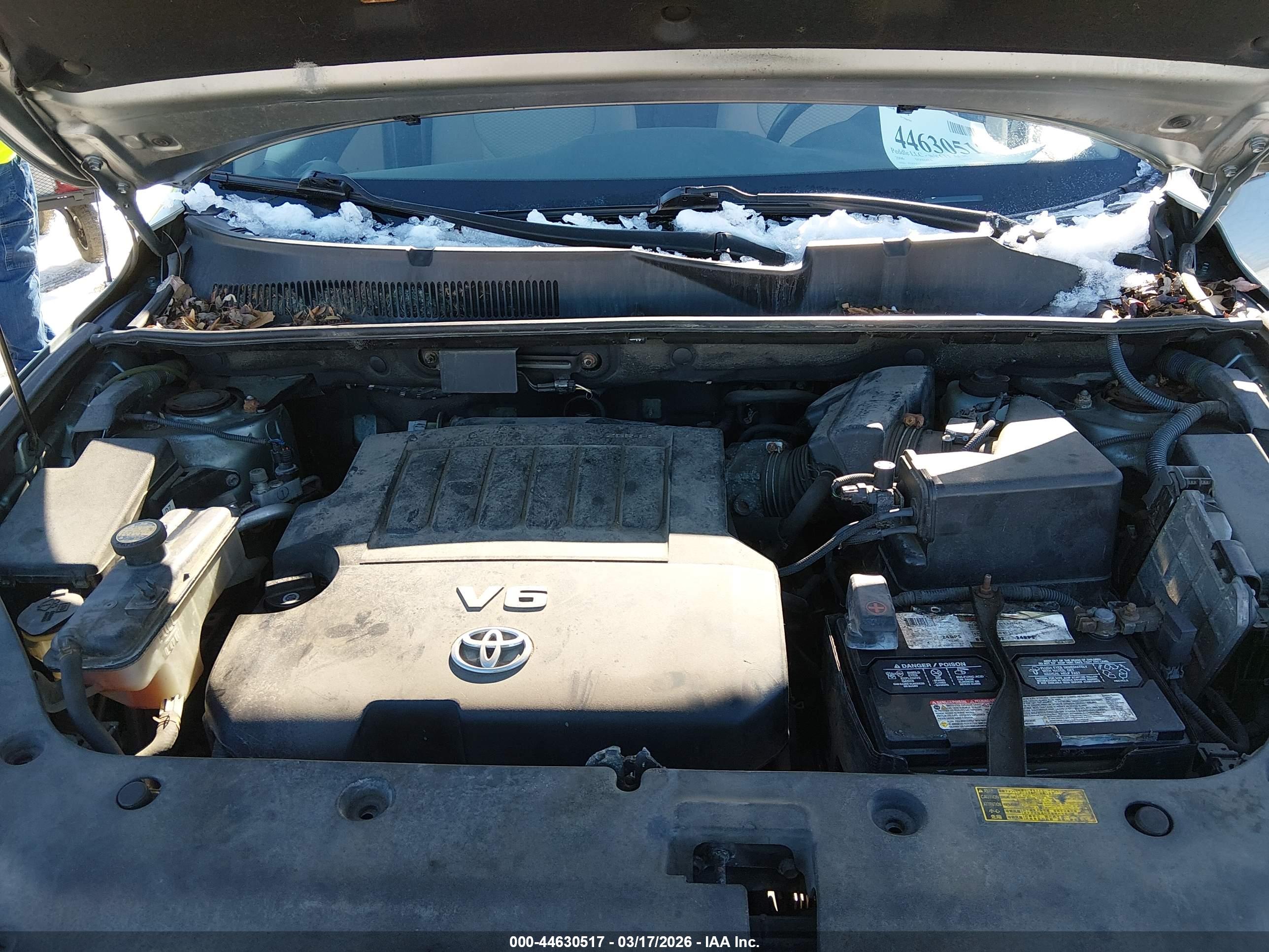 TOYOTA RAV4 image 10