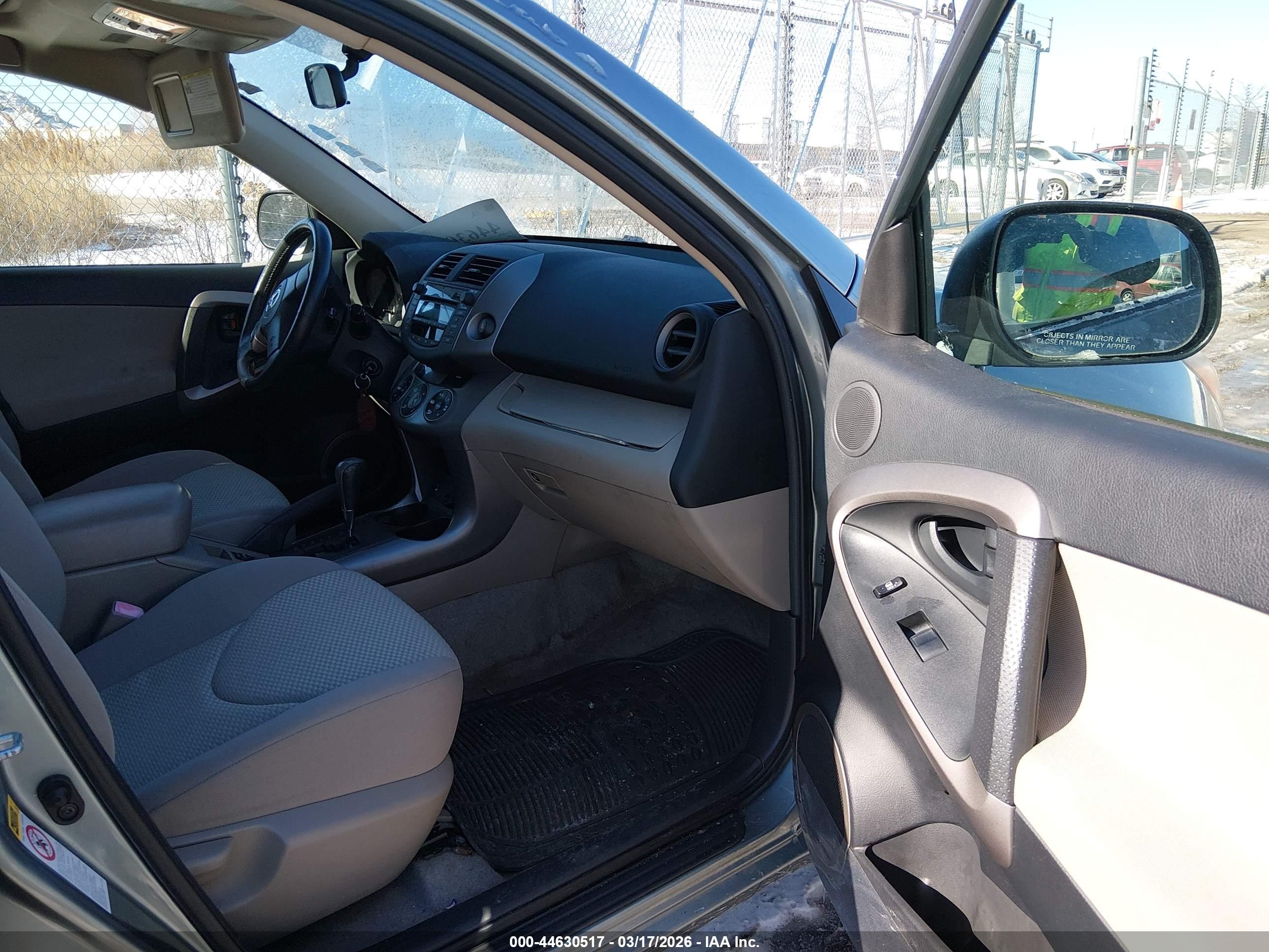 TOYOTA RAV4 image 5