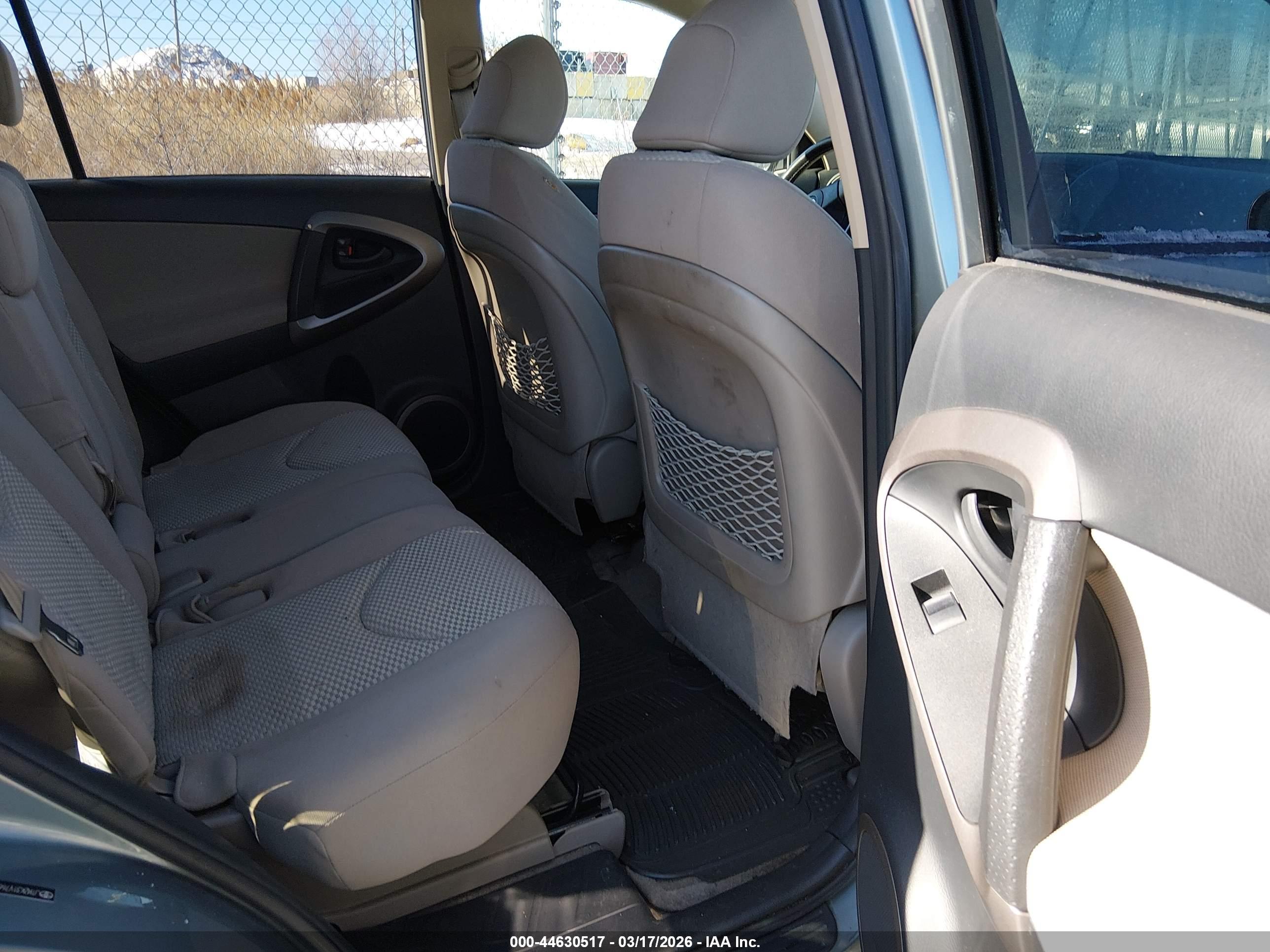 TOYOTA RAV4 image 8