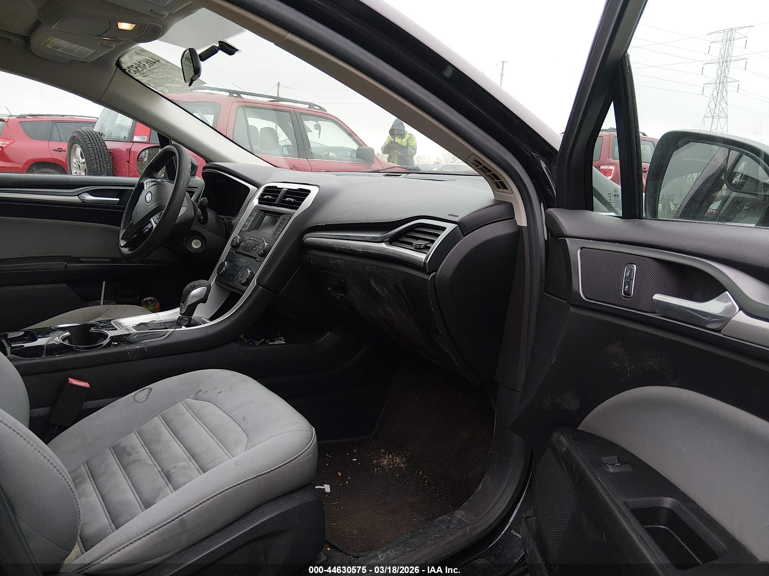 FORD FUSION image 5