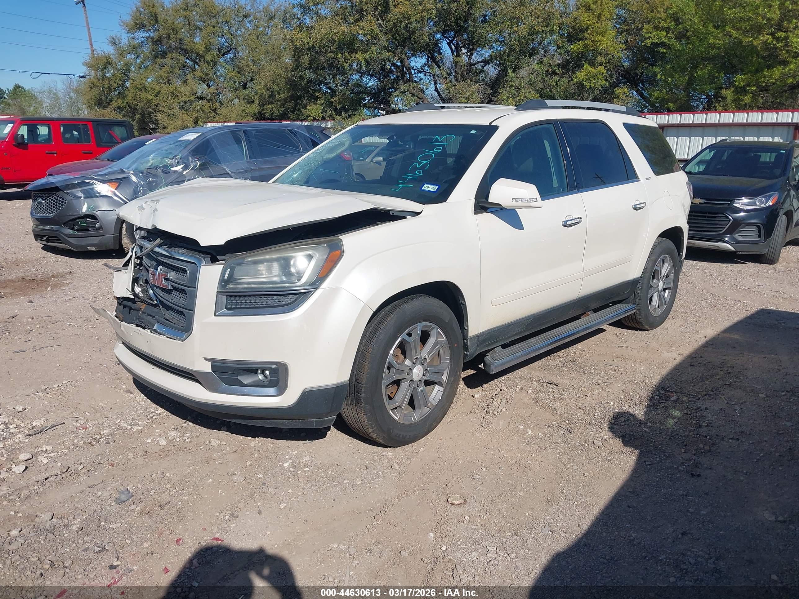 GMC ACADIA image 2