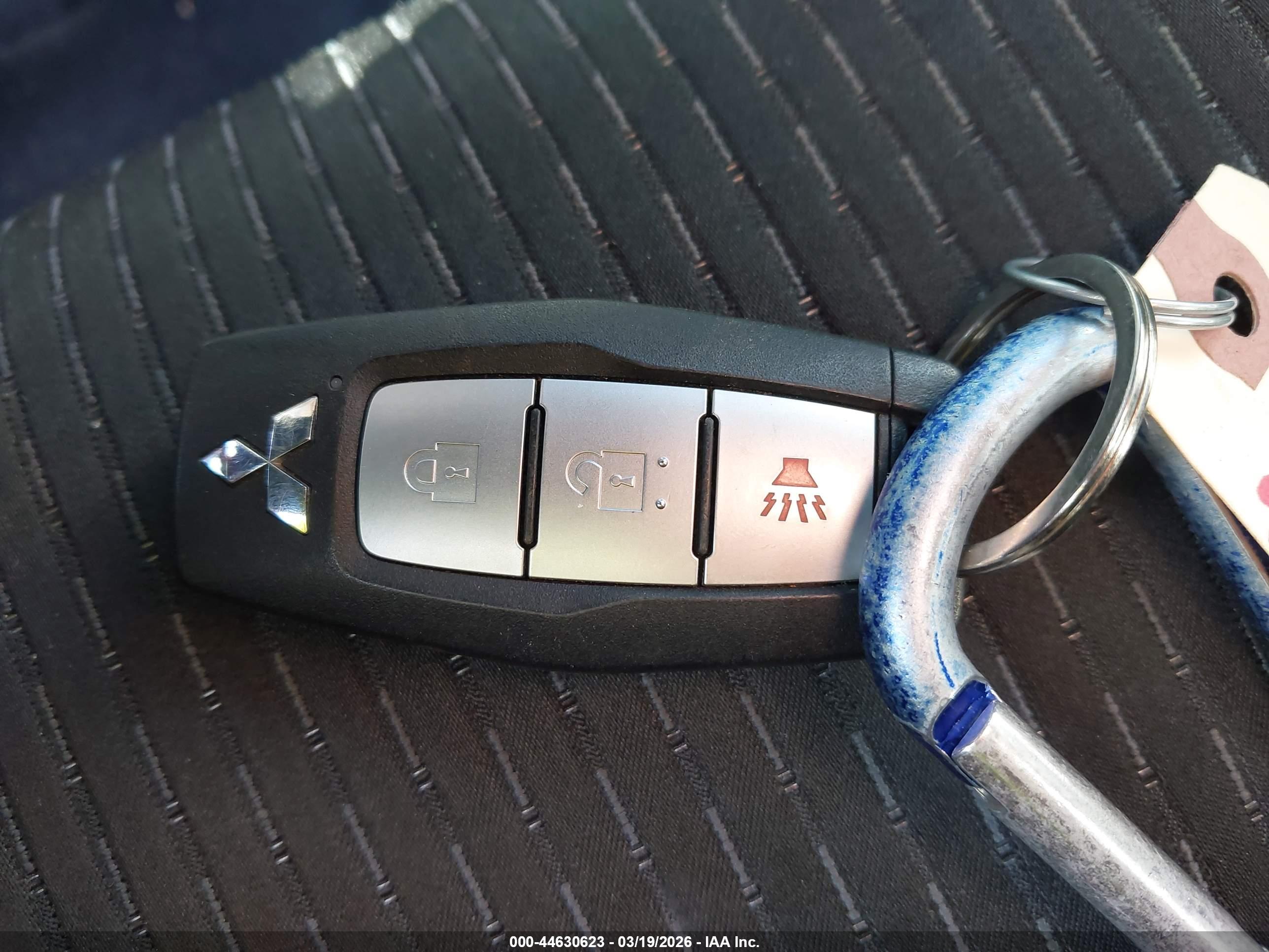 MITSUBISHI OUTLANDER image 11