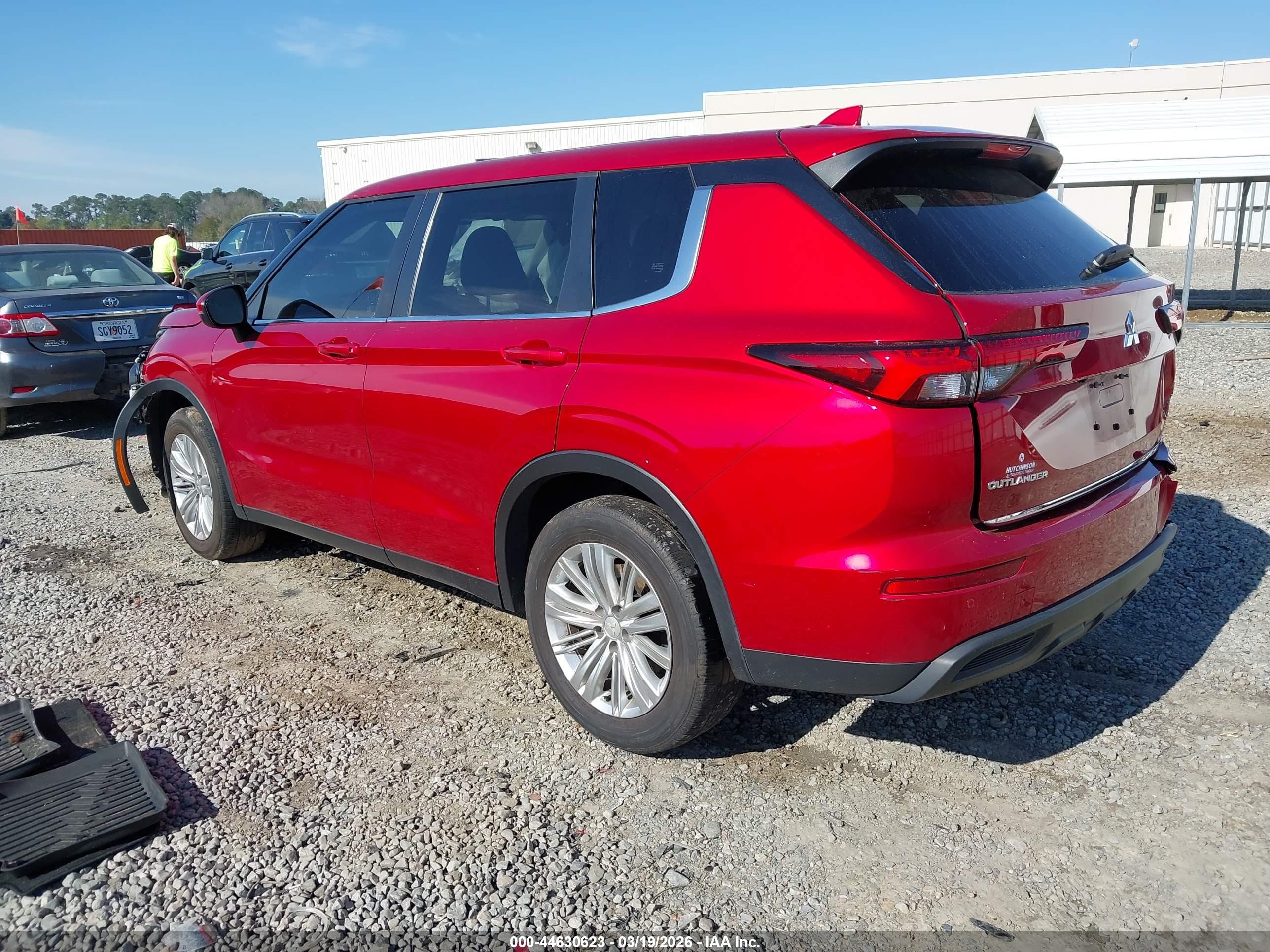 MITSUBISHI OUTLANDER image 3