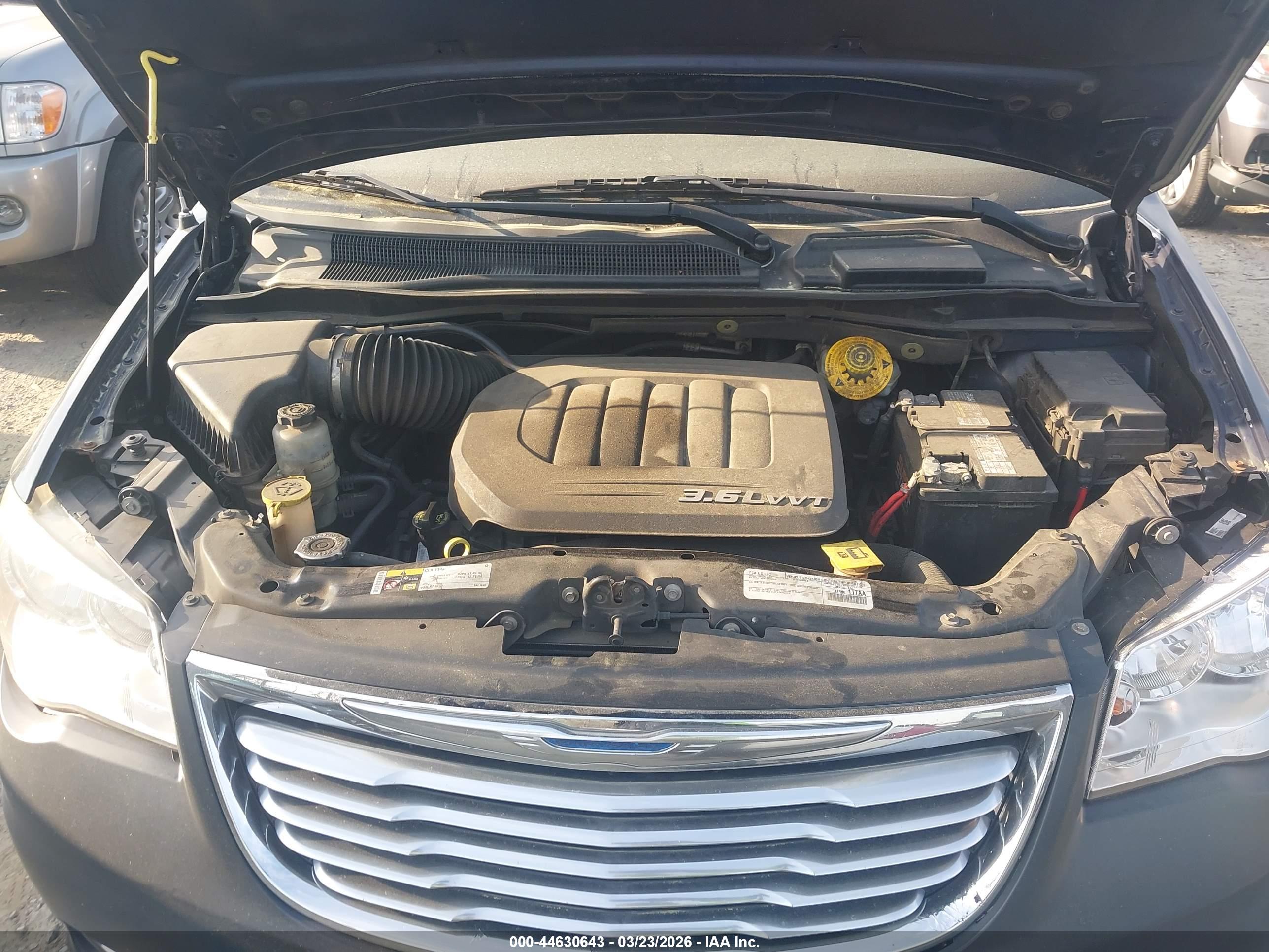 CHRYSLER TOWN image 10