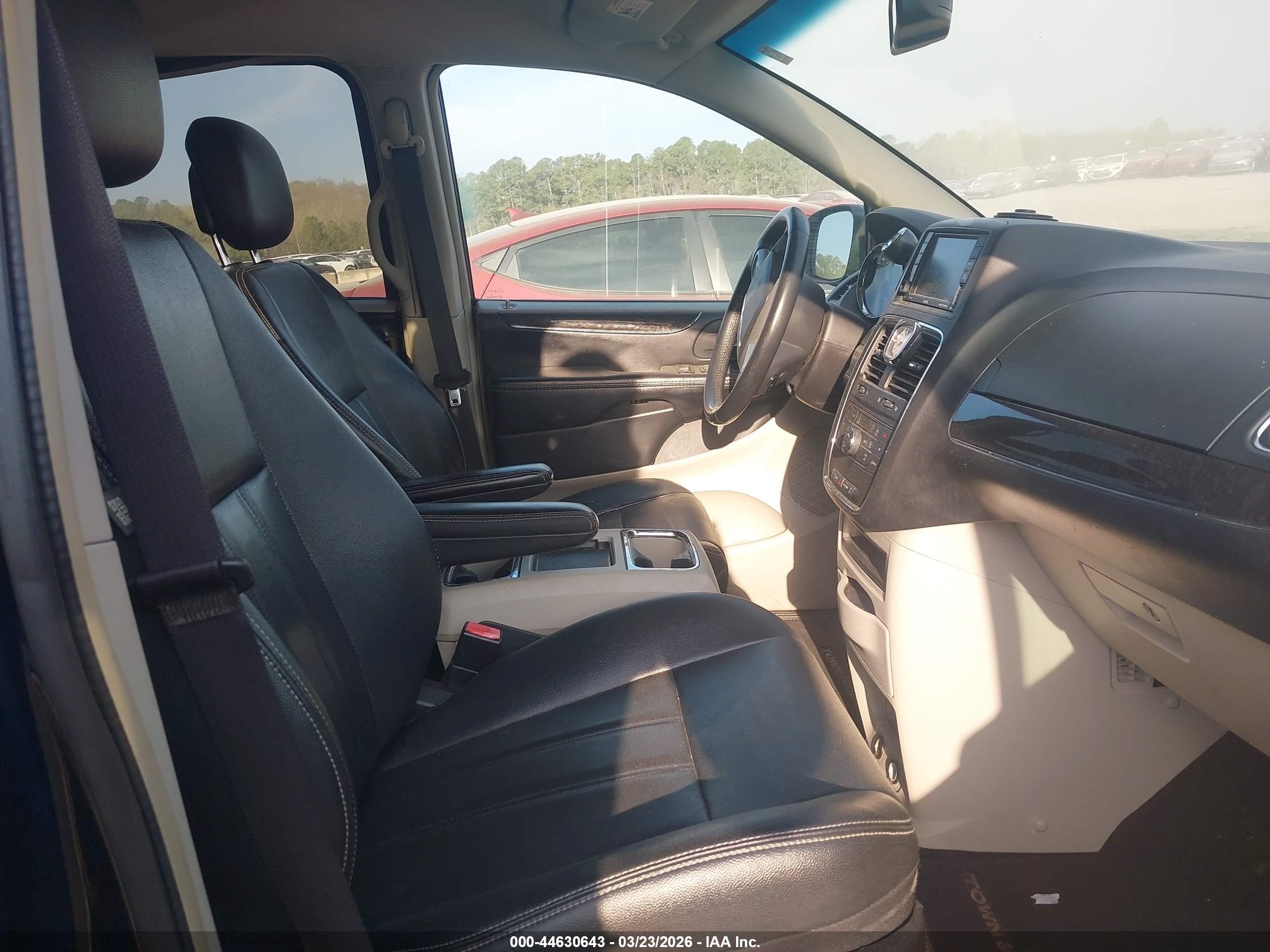 CHRYSLER TOWN image 5