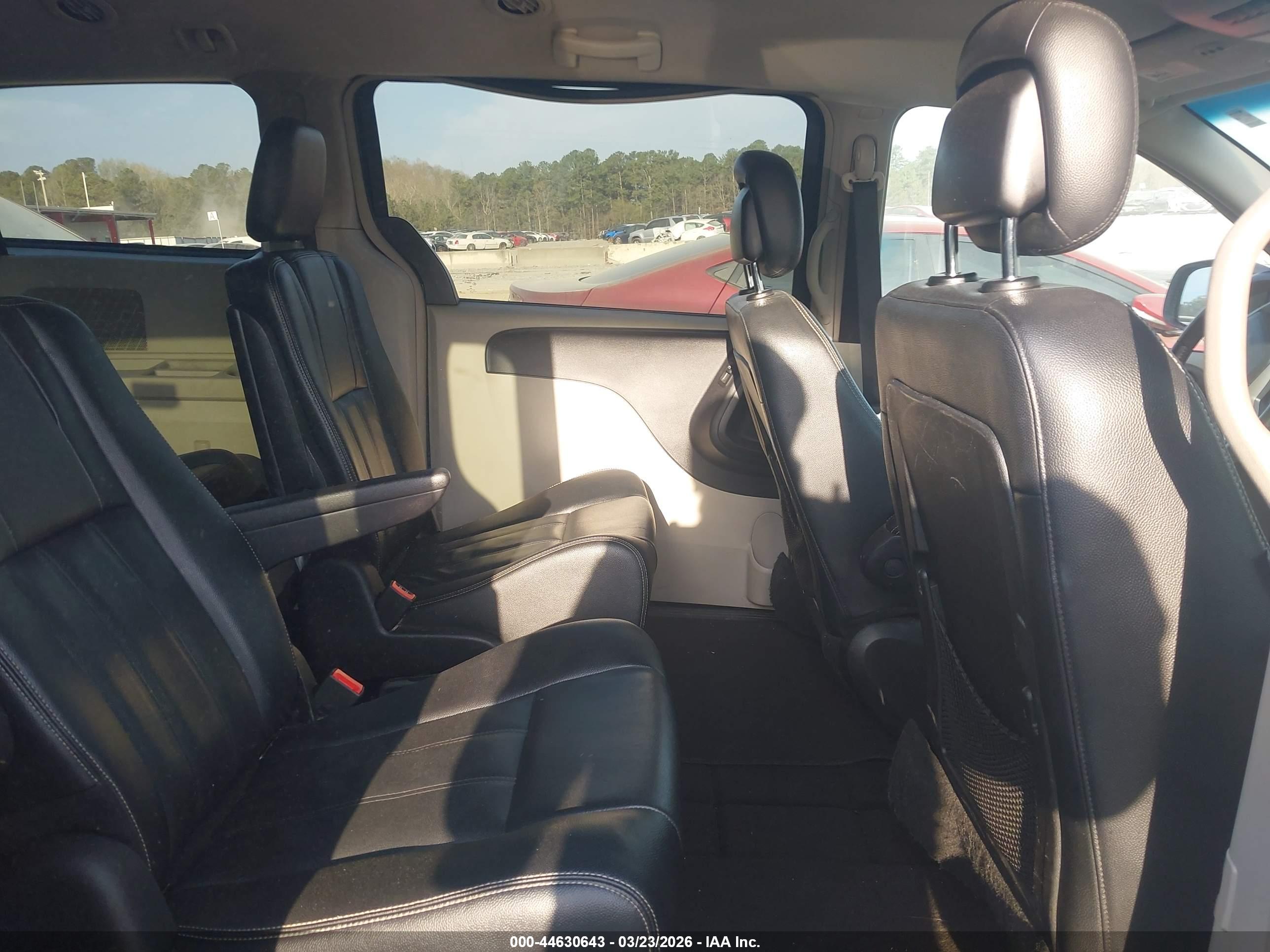 CHRYSLER TOWN image 8