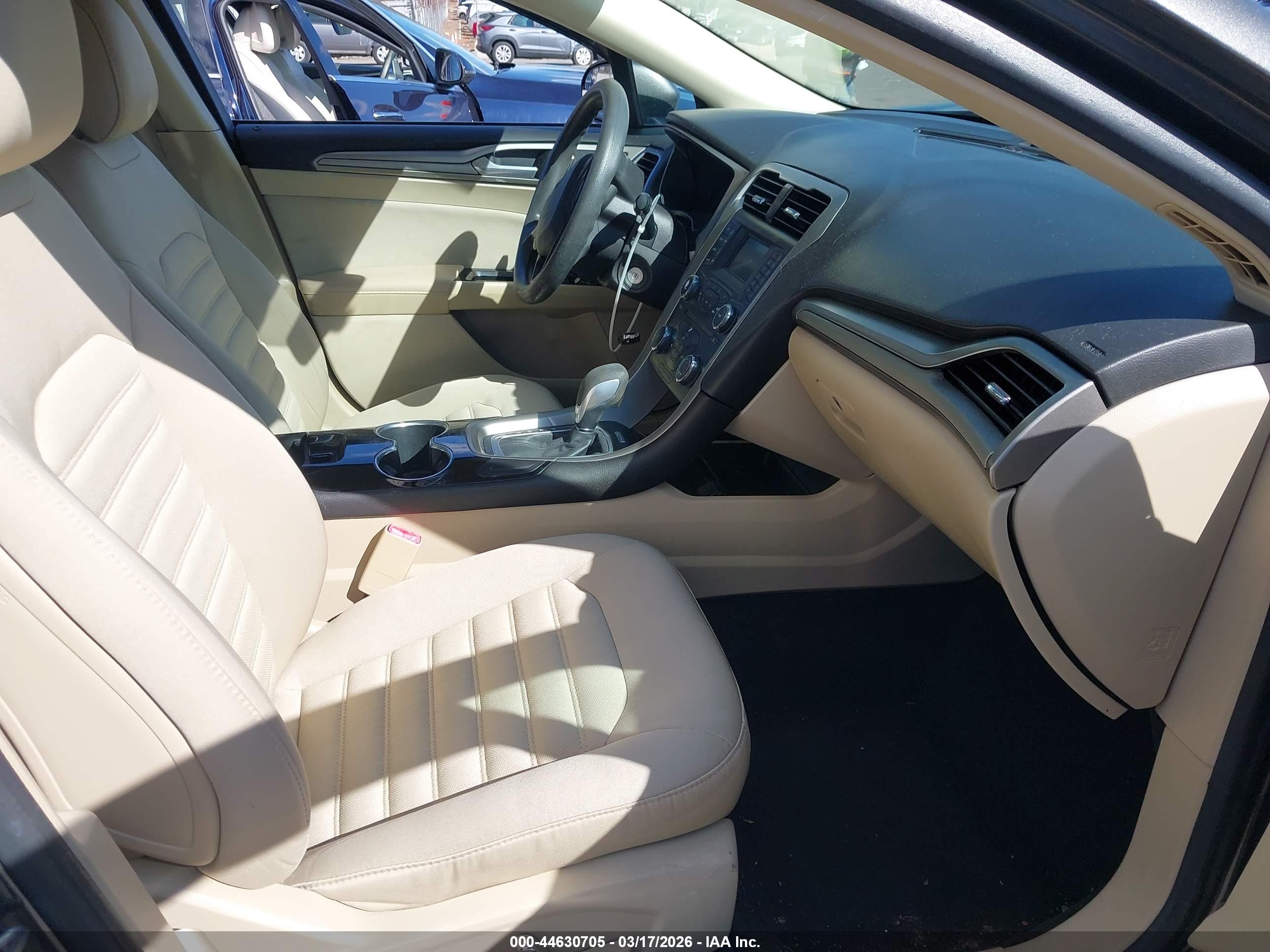 FORD FUSION image 5