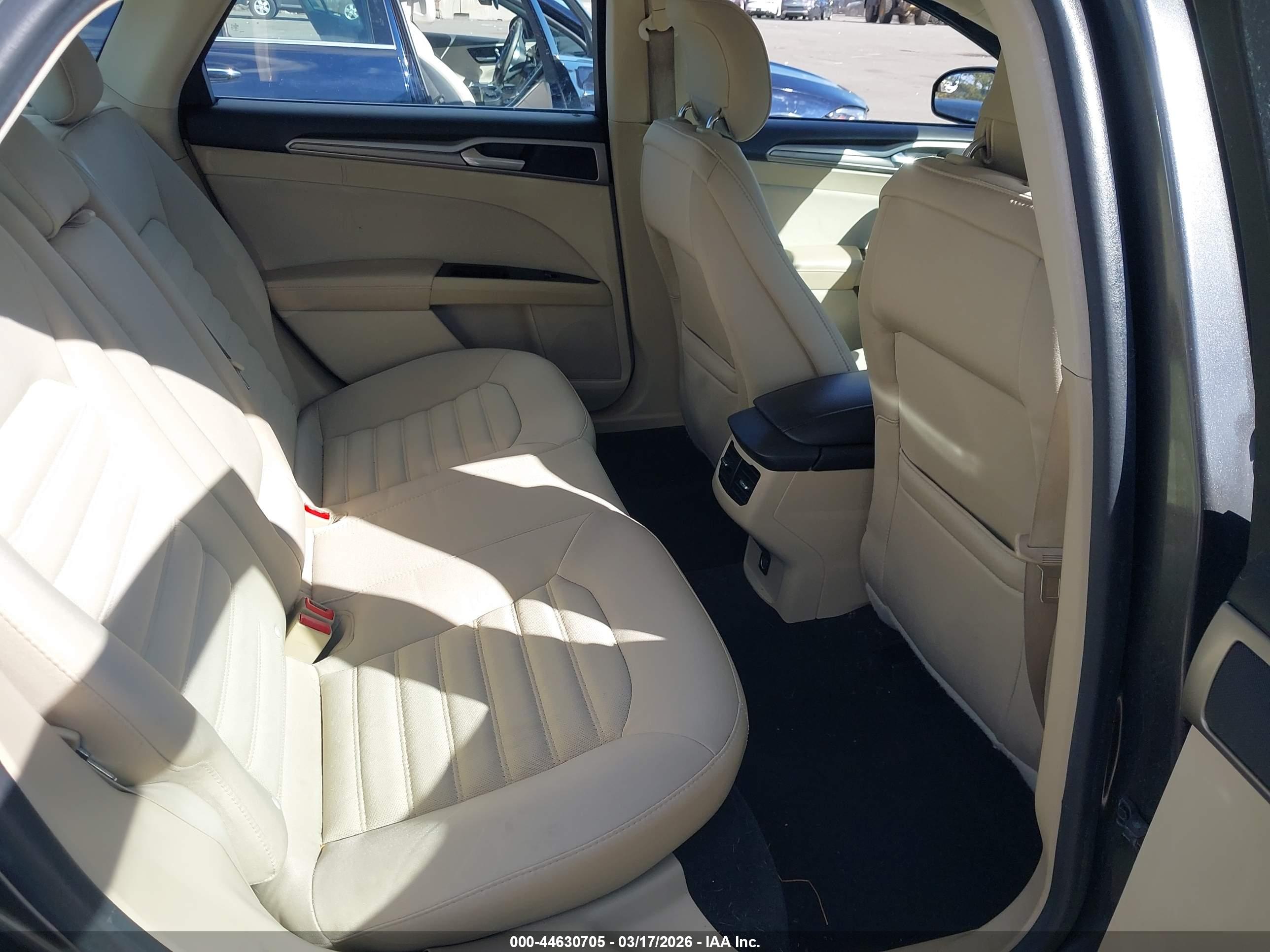 FORD FUSION image 8