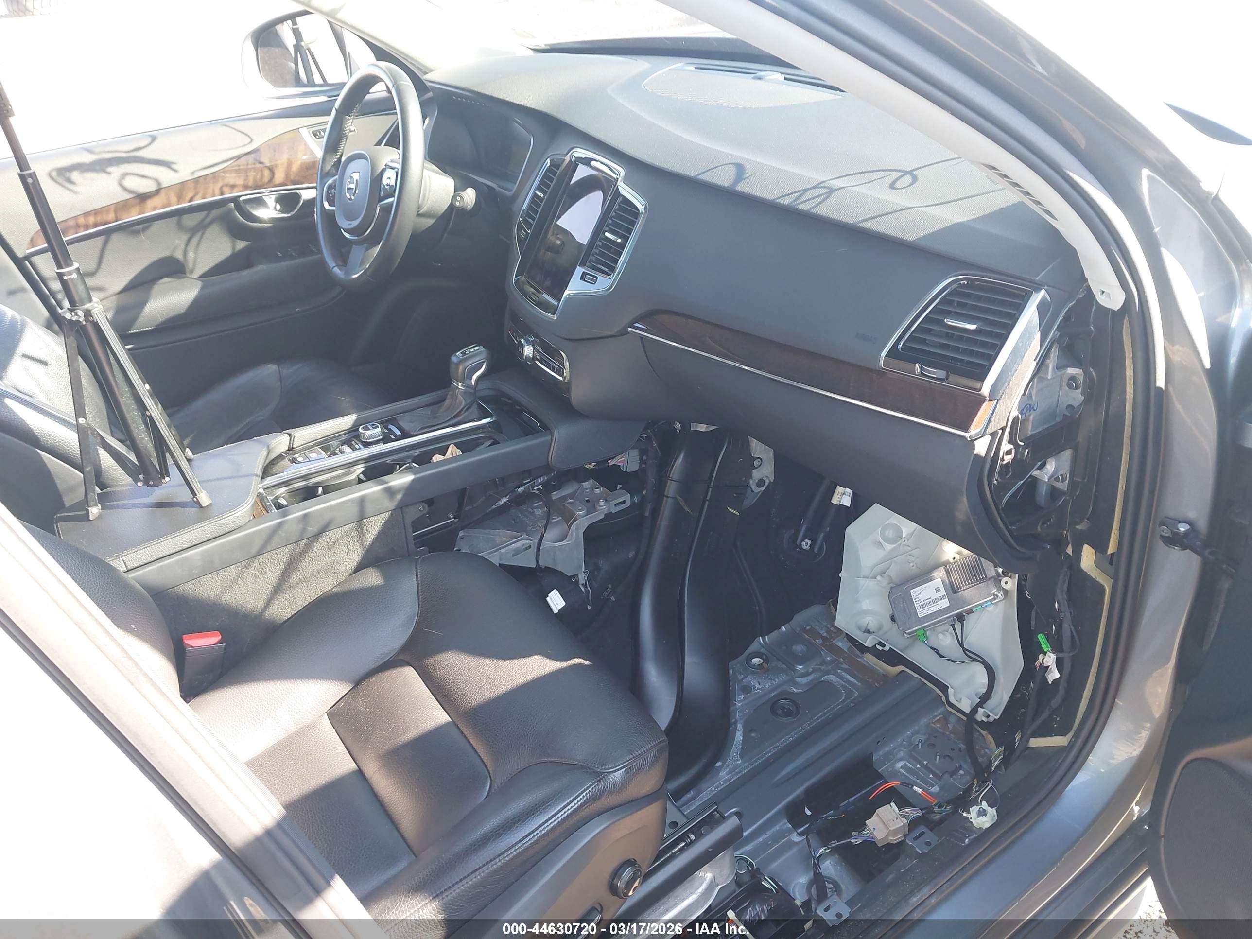 VOLVO XC90 image 5