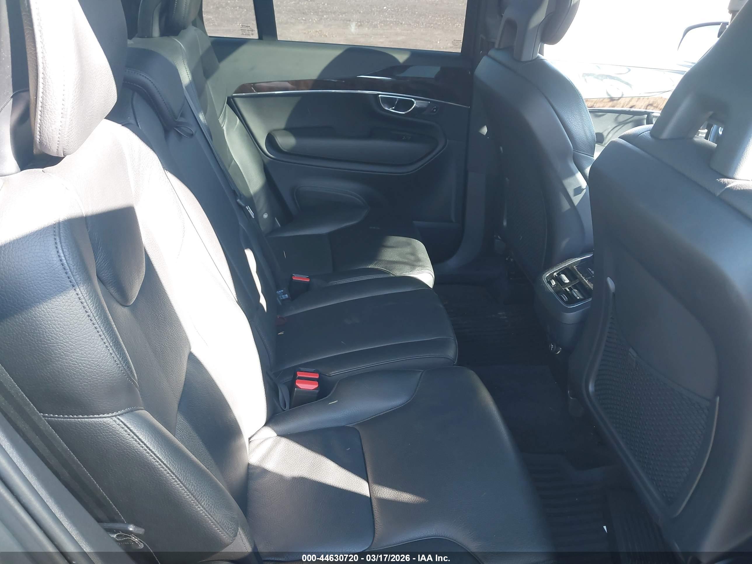 VOLVO XC90 image 8