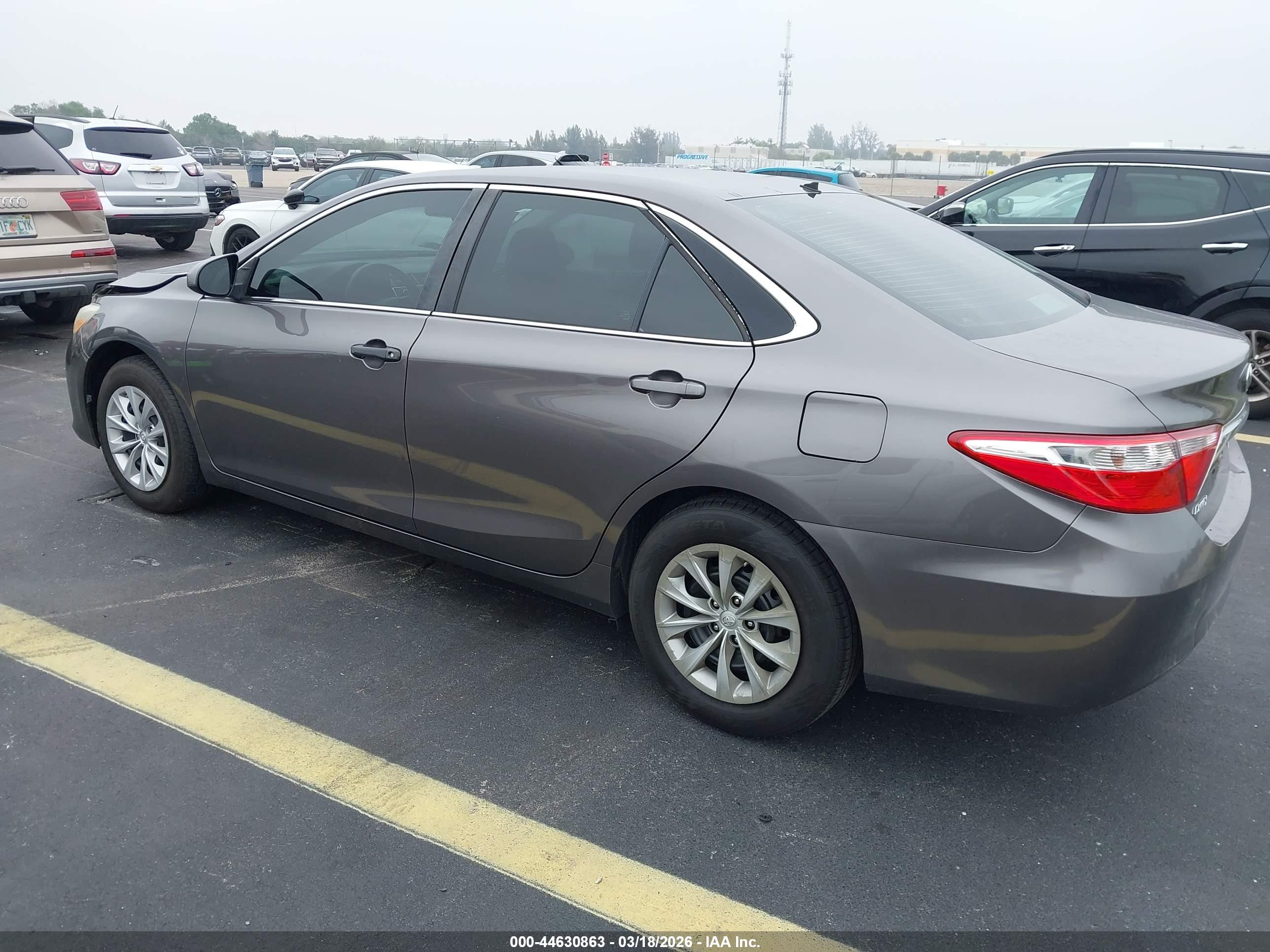 TOYOTA CAMRY image 3