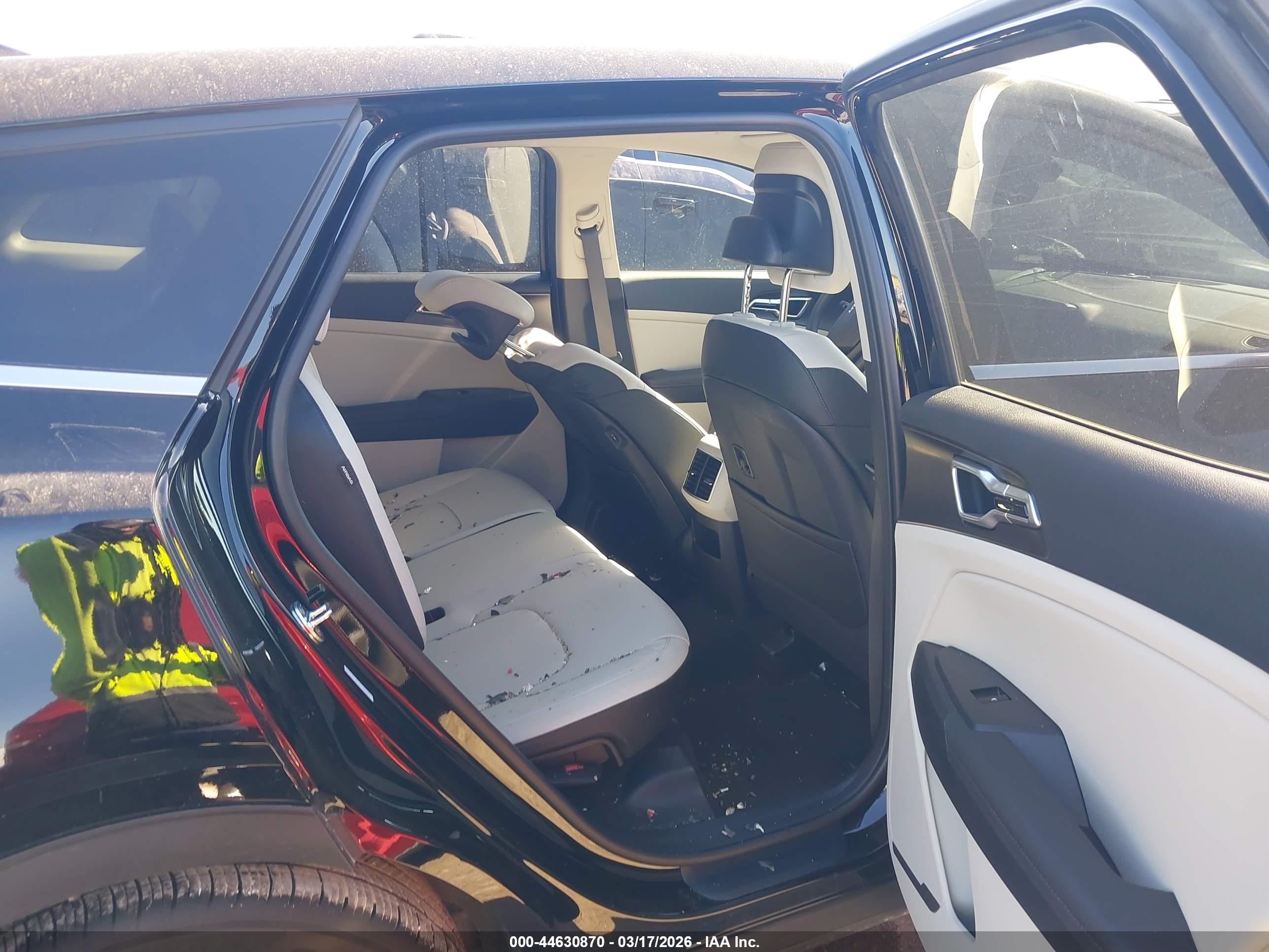 KIA SPORTAGE image 8