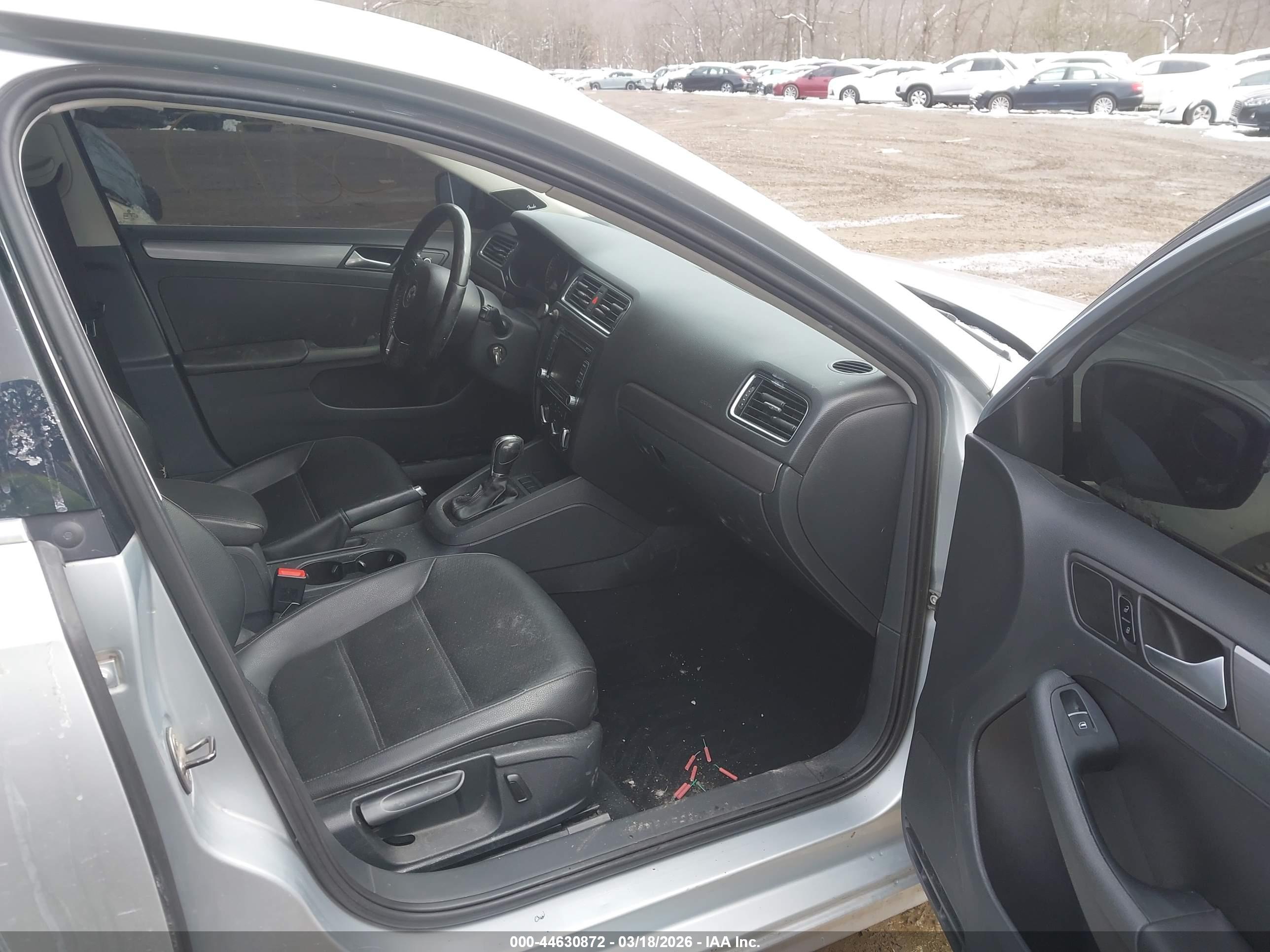 VOLKSWAGEN JETTA image 5