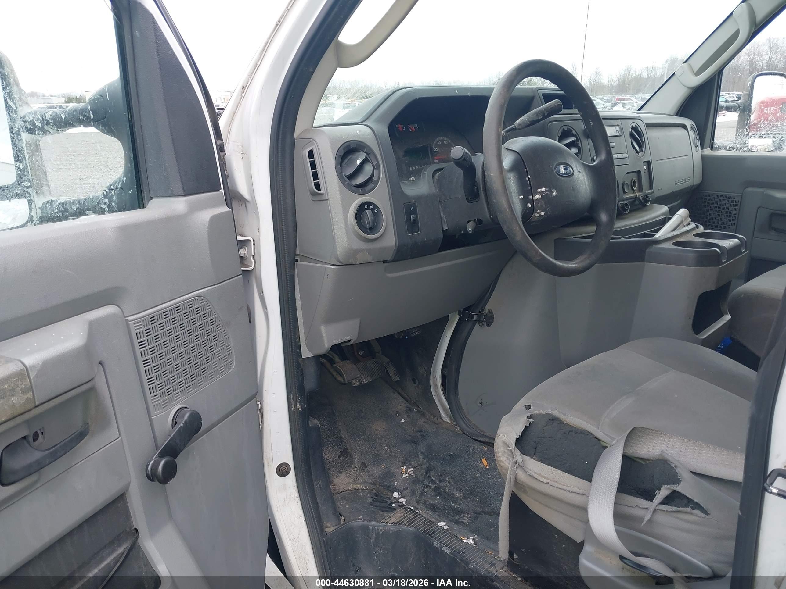 FORD E-350 image 7