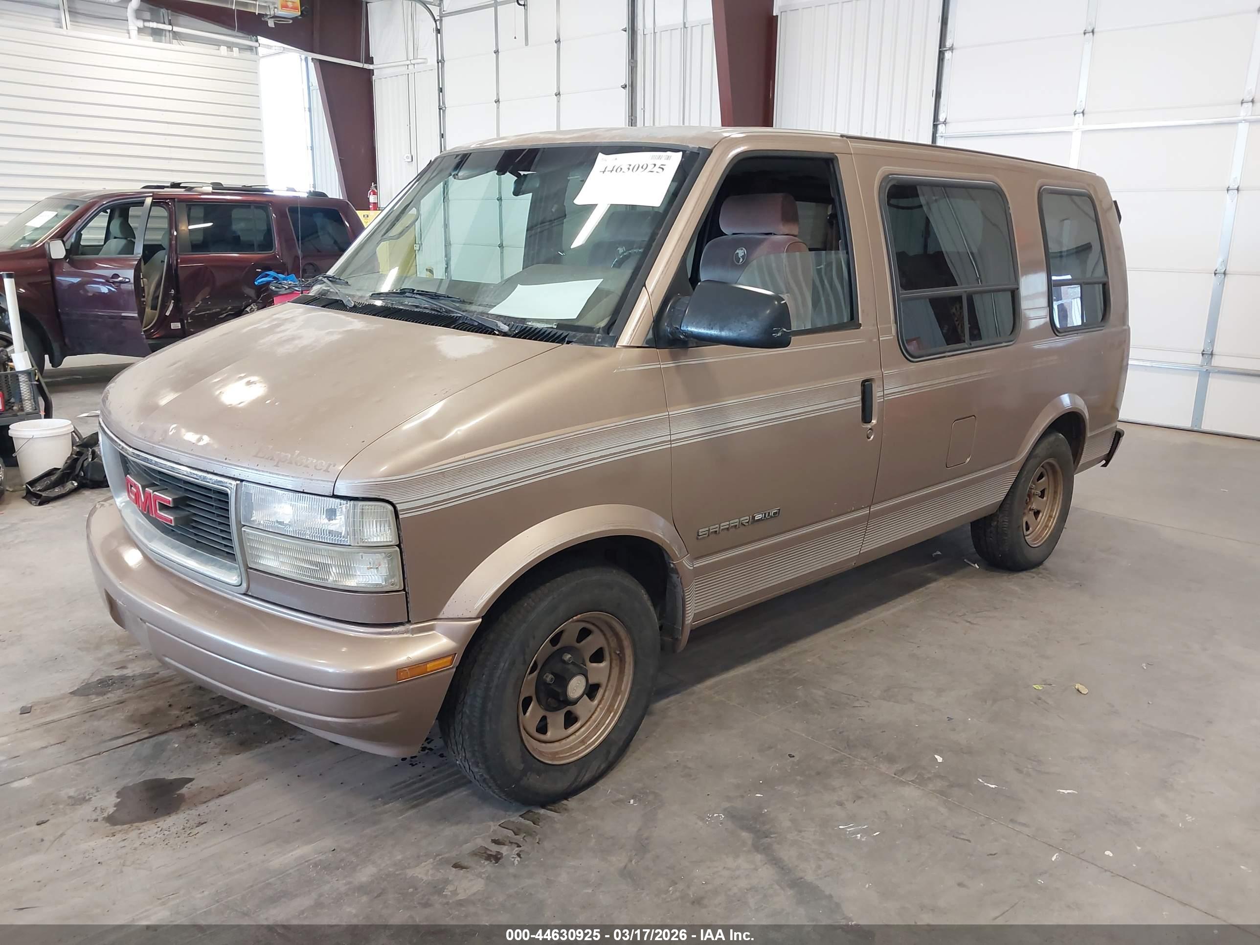 GMC SAFARI image 2