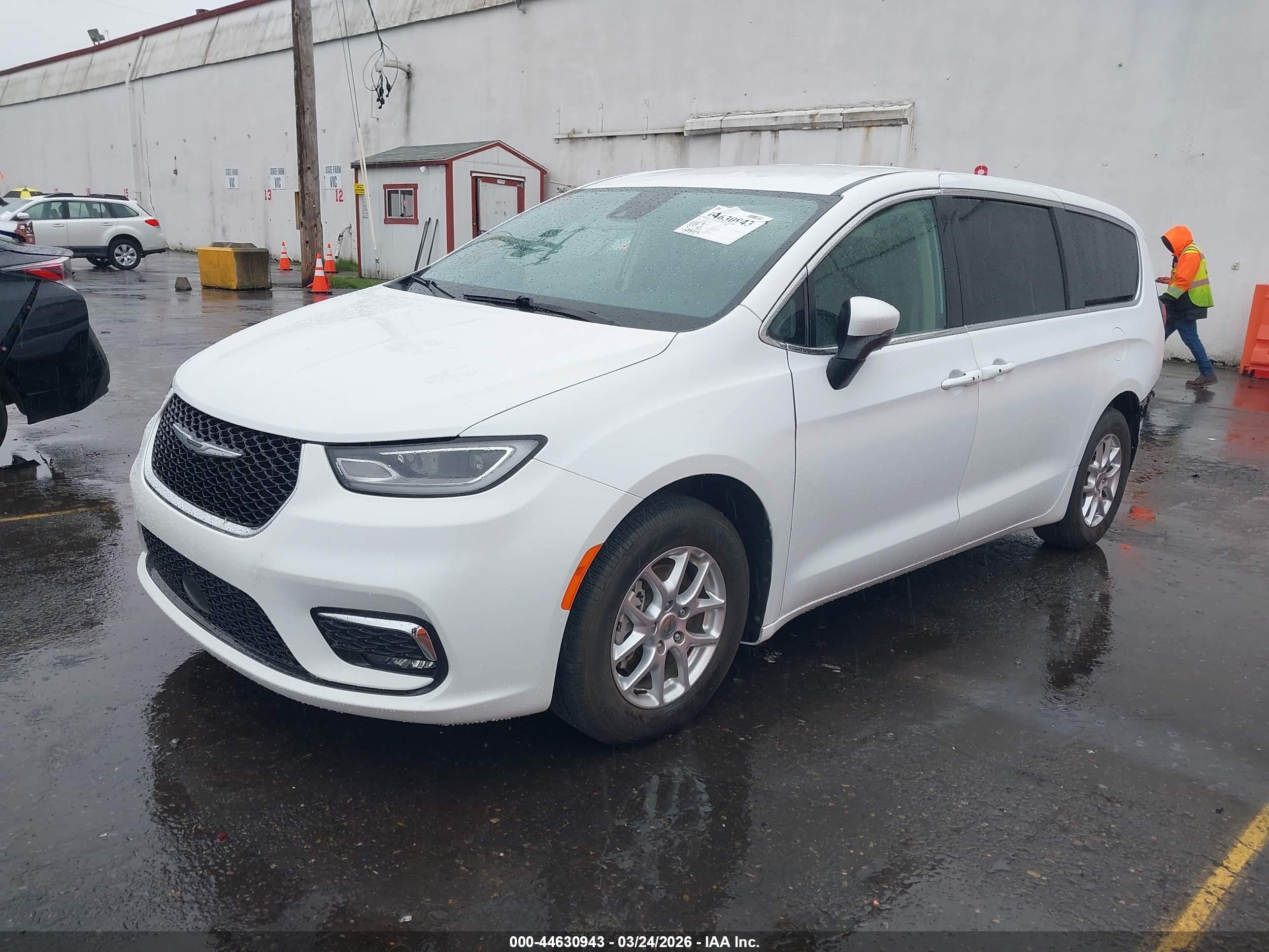 CHRYSLER PACIFICA image 2