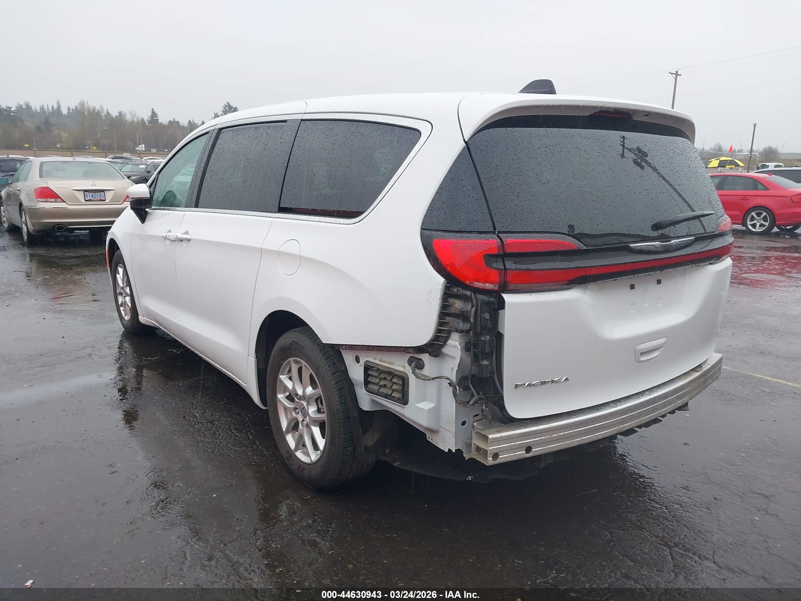 CHRYSLER PACIFICA image 3