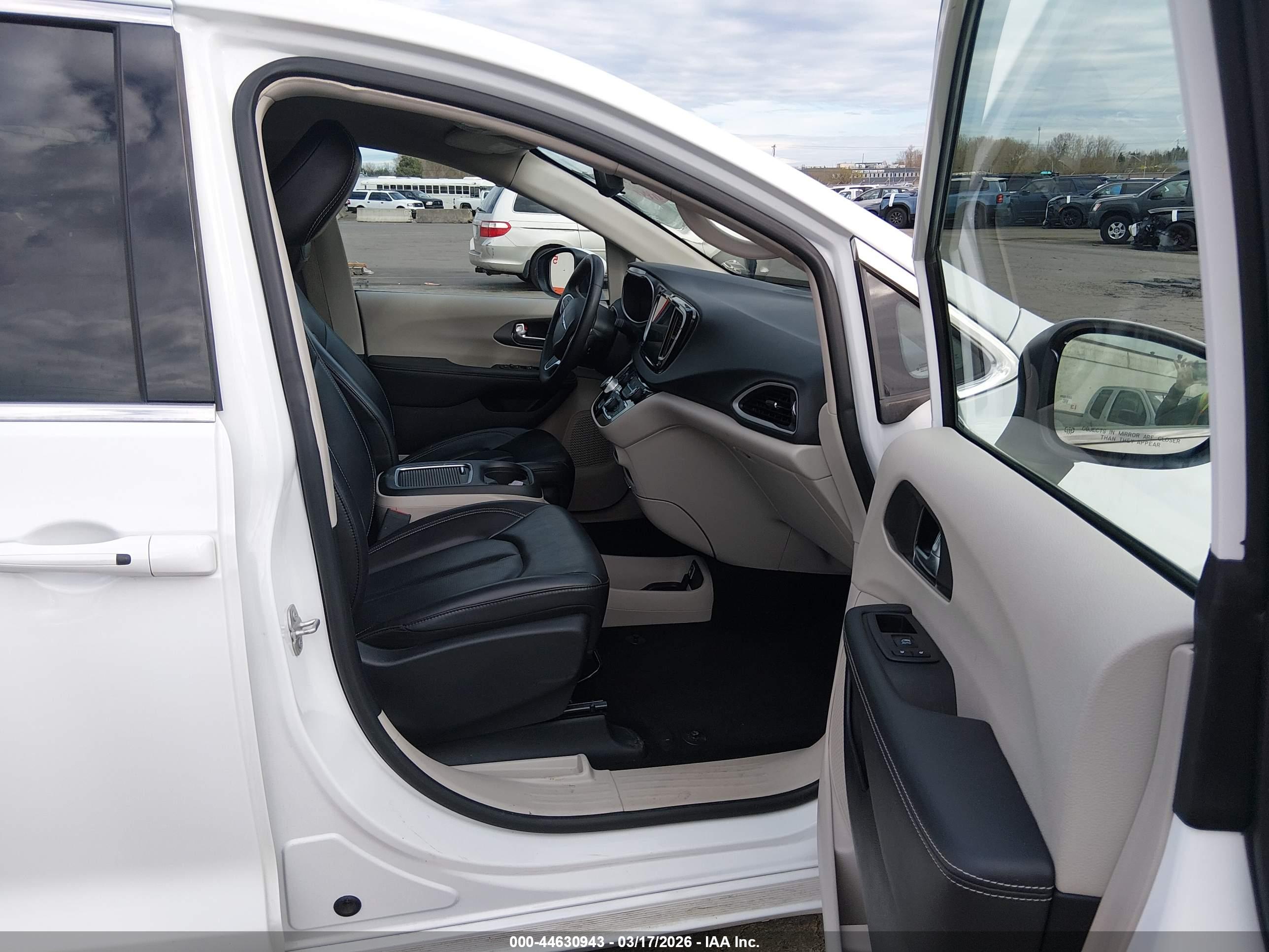 CHRYSLER PACIFICA image 5