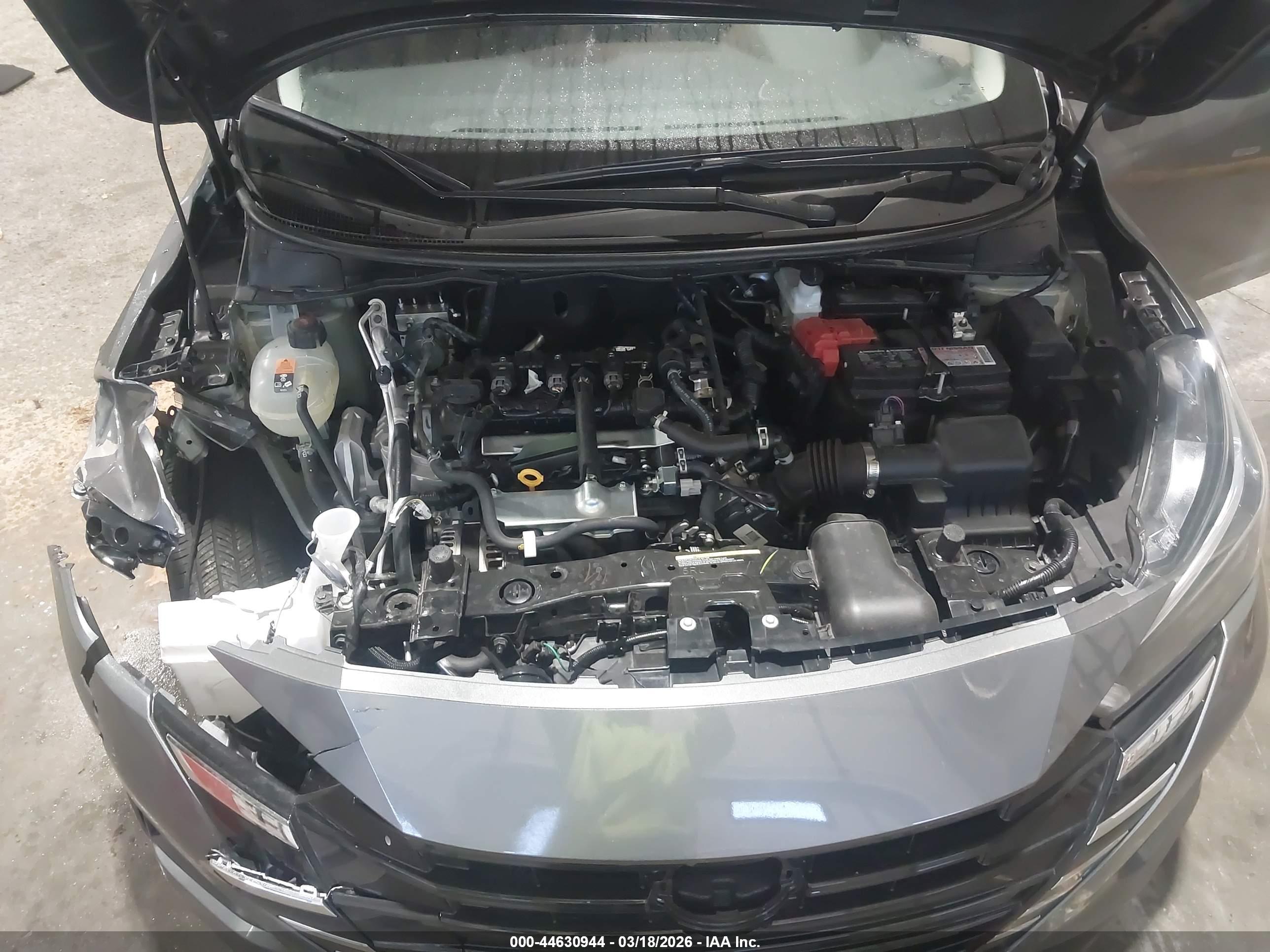 NISSAN VERSA image 10