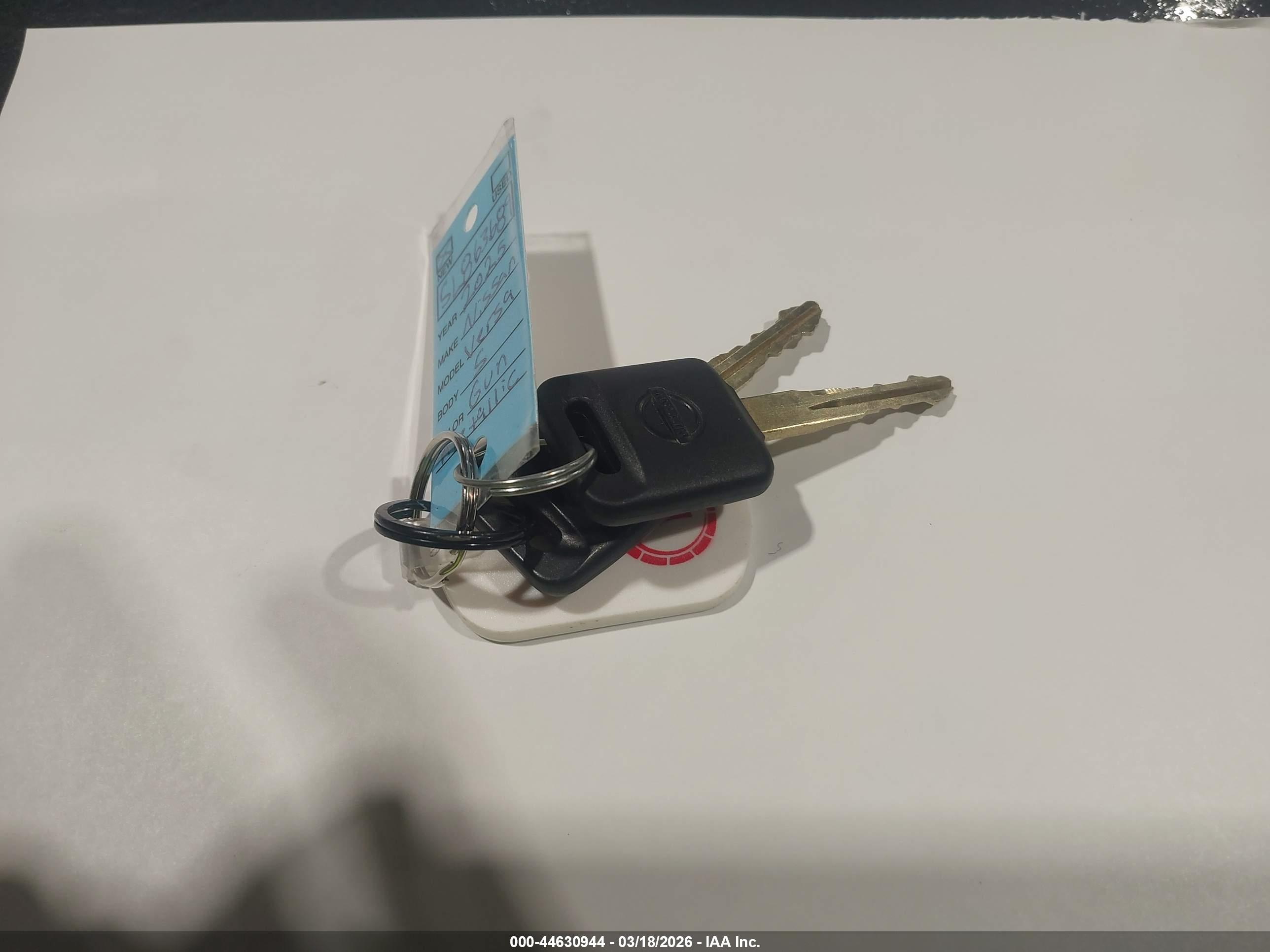 NISSAN VERSA image 11