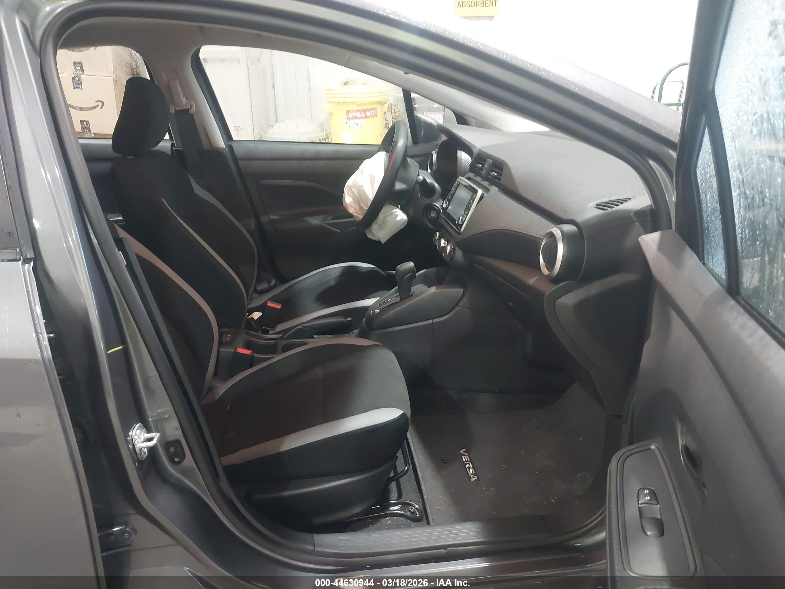 NISSAN VERSA image 5